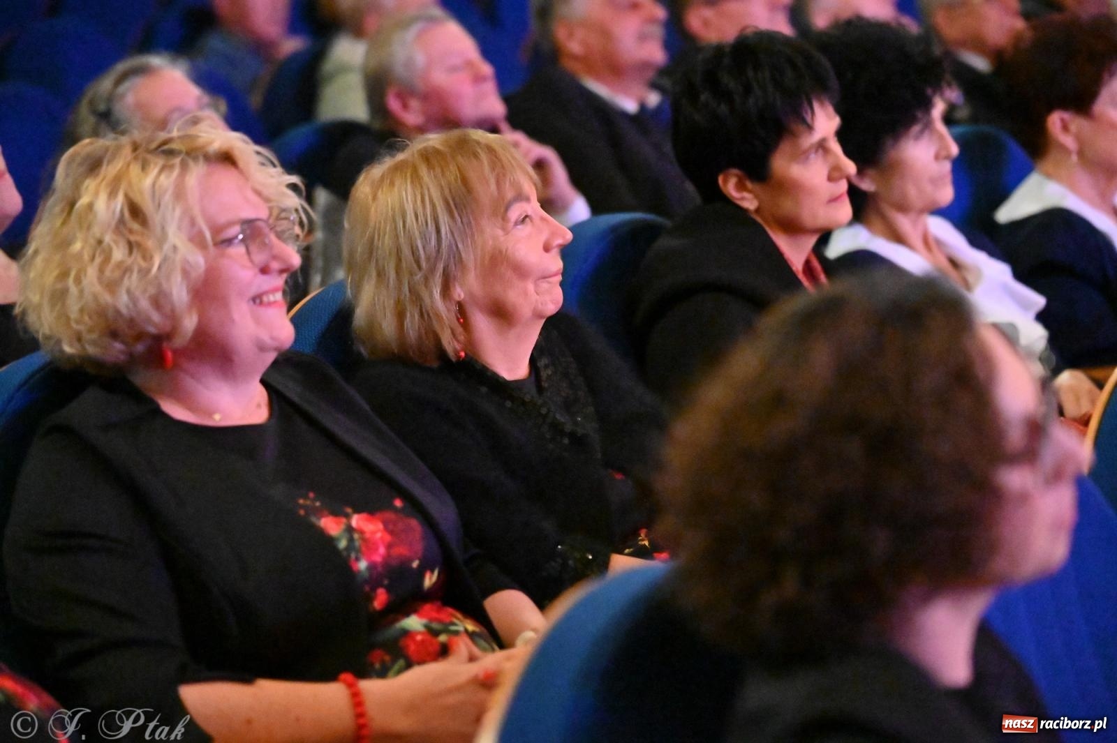 Zdjęcie w galerii na portalu naszraciborz.pl: Trojok w Strzesze – śląska pieśń i taniec znów połączyły pokolenia wiadomości z regionu