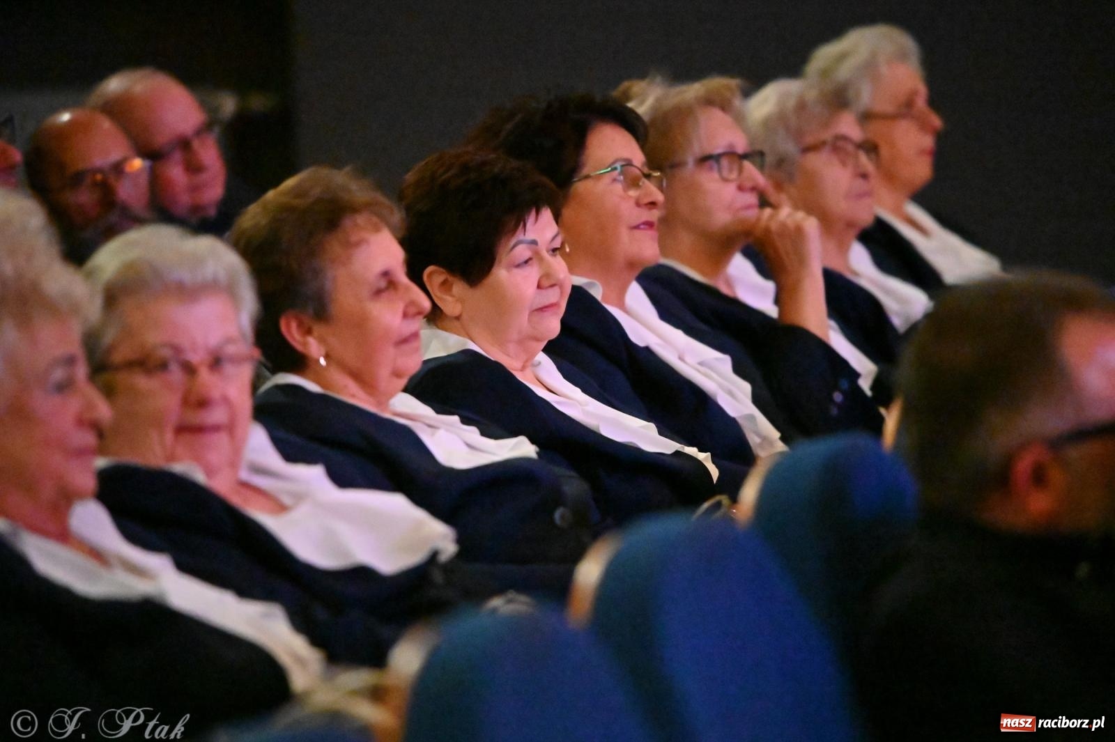 Zdjęcie w galerii na portalu naszraciborz.pl: Trojok w Strzesze – śląska pieśń i taniec znów połączyły pokolenia wiadomości z regionu