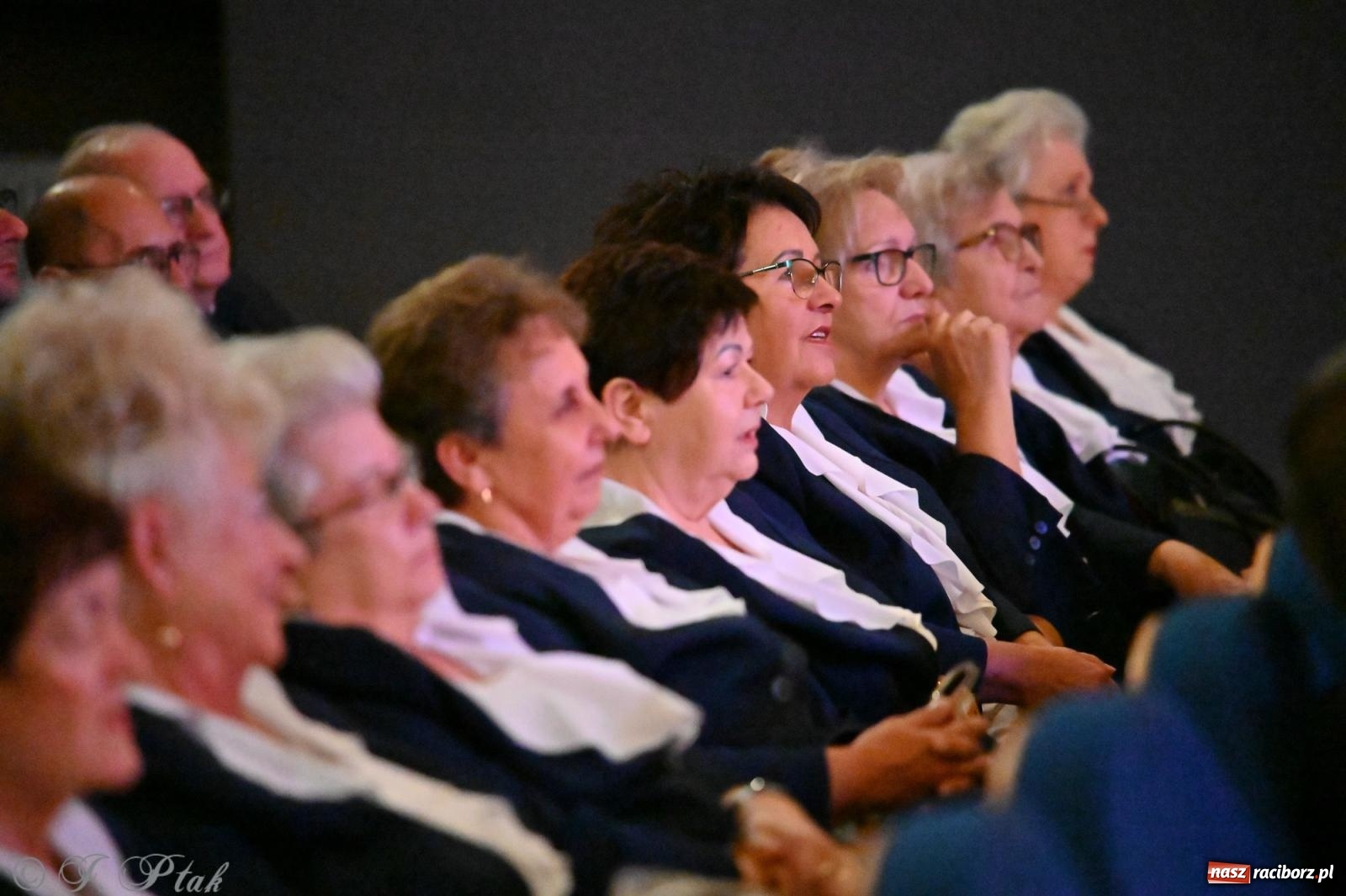 Zdjęcie w galerii na portalu naszraciborz.pl: Trojok w Strzesze – śląska pieśń i taniec znów połączyły pokolenia wiadomości z regionu