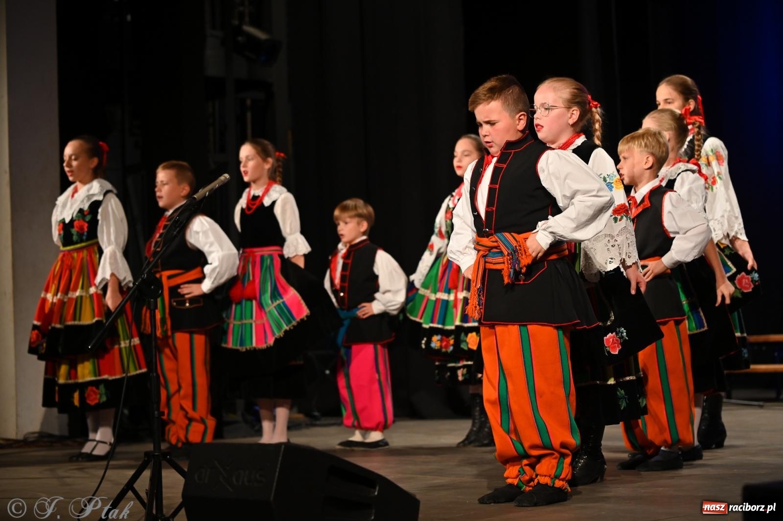 Zdjęcie w galerii na portalu naszraciborz.pl: Trojok w Strzesze – śląska pieśń i taniec znów połączyły pokolenia wiadomości z regionu