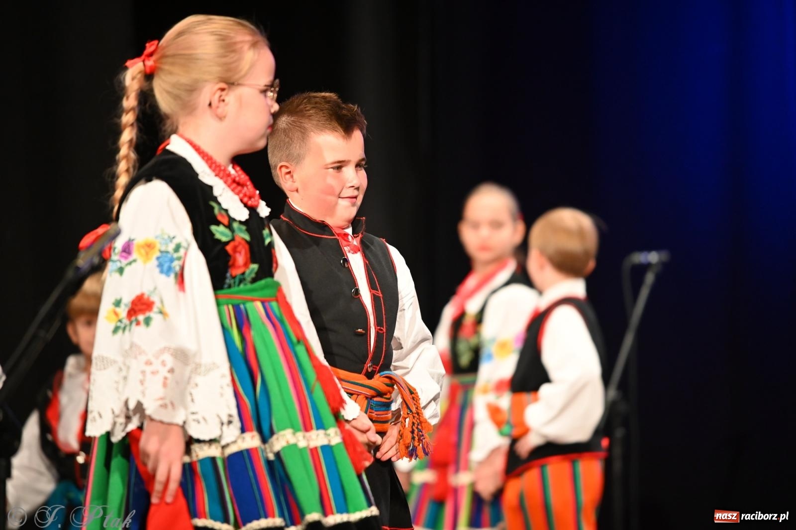 Zdjęcie w galerii na portalu naszraciborz.pl: Trojok w Strzesze – śląska pieśń i taniec znów połączyły pokolenia wiadomości z regionu