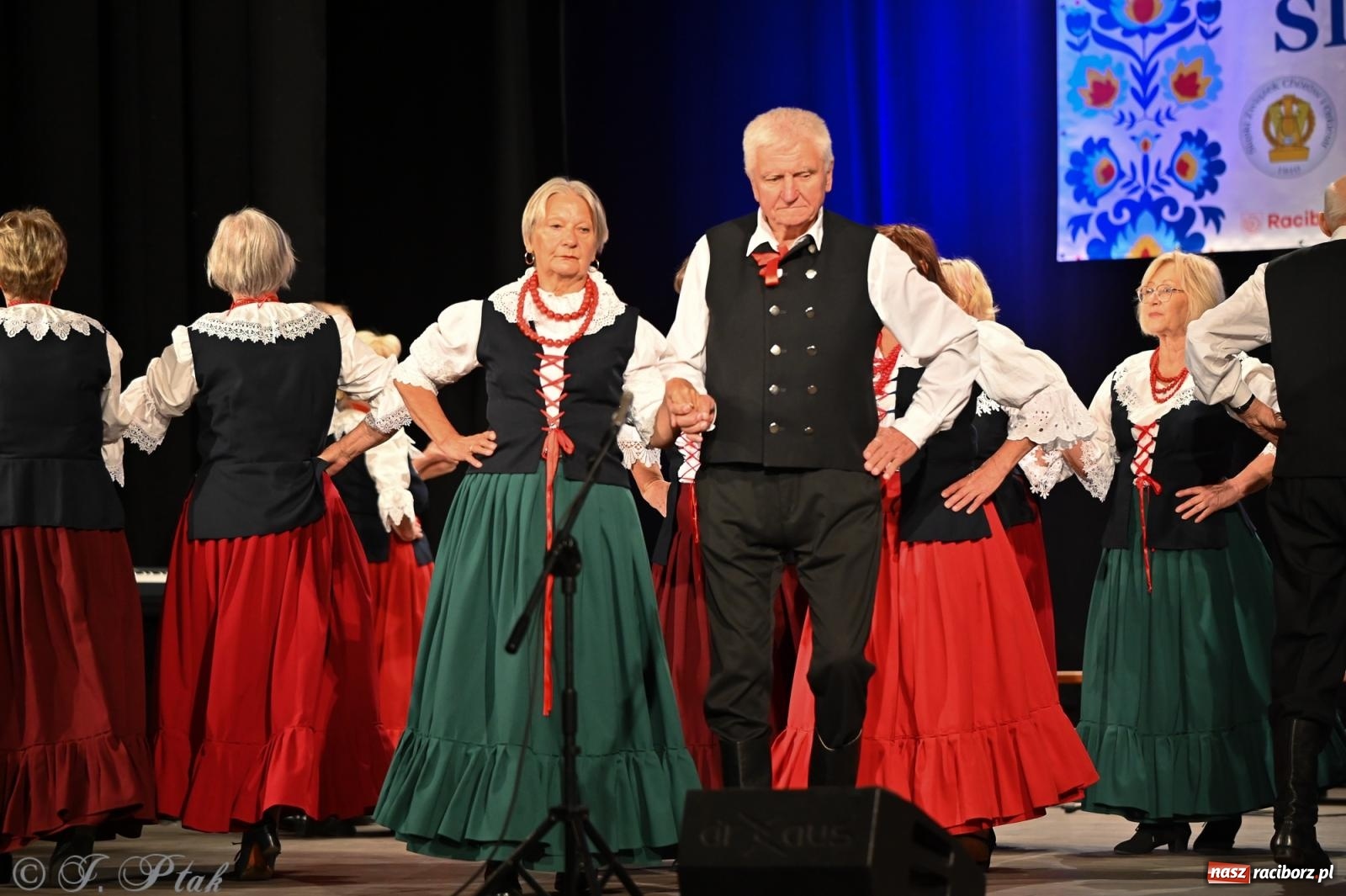 Zdjęcie w galerii na portalu naszraciborz.pl: Trojok w Strzesze – śląska pieśń i taniec znów połączyły pokolenia wiadomości z regionu