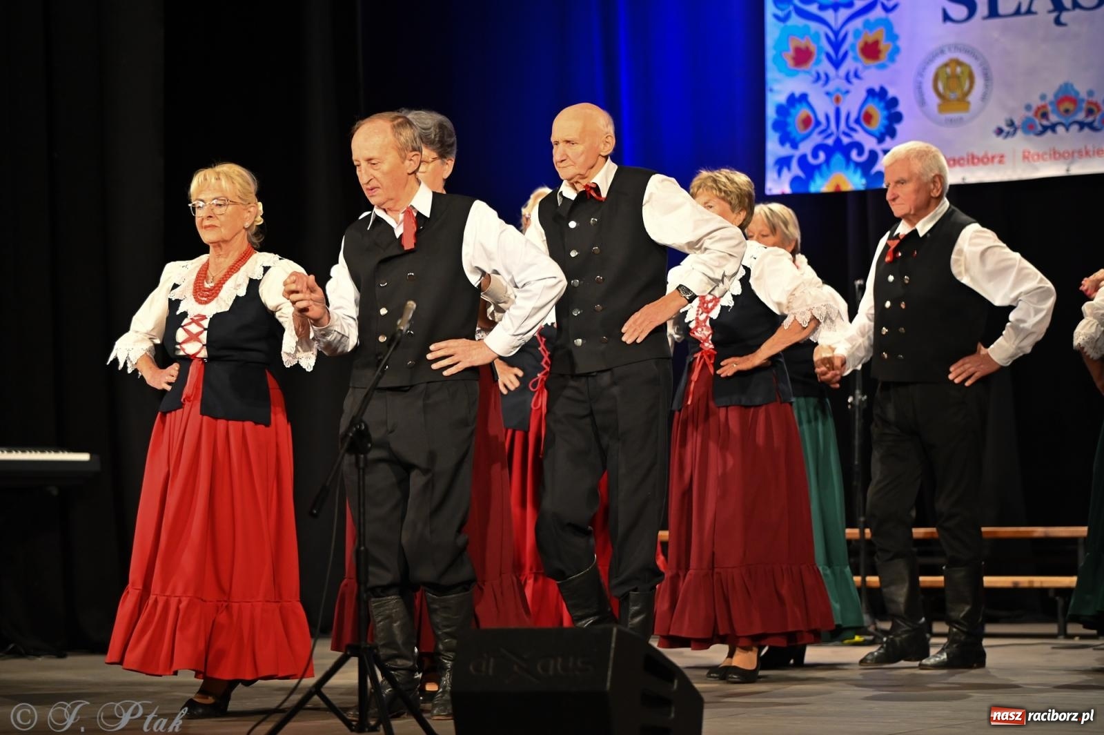 Zdjęcie w galerii na portalu naszraciborz.pl: Trojok w Strzesze – śląska pieśń i taniec znów połączyły pokolenia wiadomości z regionu