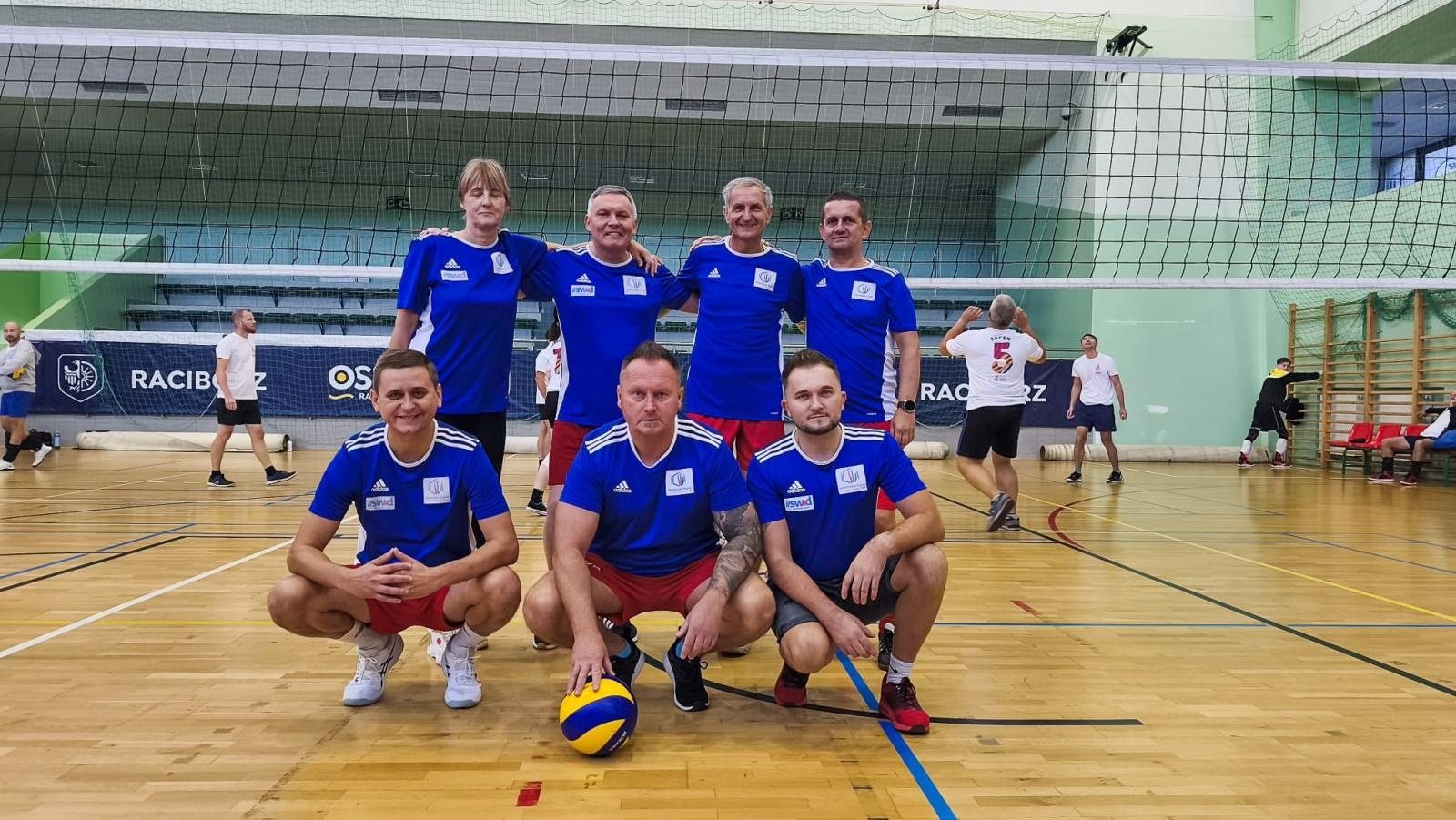 Zdjęcie w galerii na portalu naszraciborz.pl: VI Turniej Siatkówki Samorządowców Subregionu Zachodniego. Racibórz najlepszy na własnym parkiecie wiadomości z regionu