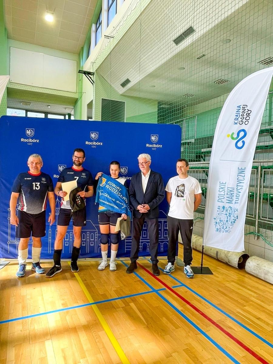 Zdjęcie w galerii na portalu naszraciborz.pl: VI Turniej Siatkówki Samorządowców Subregionu Zachodniego. Racibórz najlepszy na własnym parkiecie wiadomości z regionu