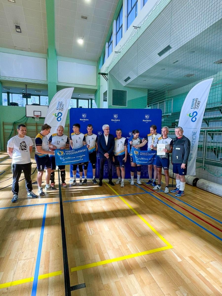 Zdjęcie w galerii na portalu naszraciborz.pl: VI Turniej Siatkówki Samorządowców Subregionu Zachodniego. Racibórz najlepszy na własnym parkiecie wiadomości z regionu