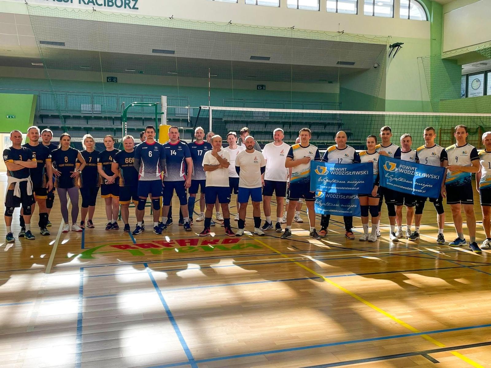 Zdjęcie w galerii na portalu naszraciborz.pl: VI Turniej Siatkówki Samorządowców Subregionu Zachodniego. Racibórz najlepszy na własnym parkiecie wiadomości z regionu