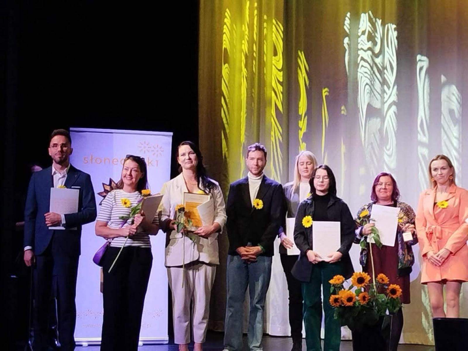 Zdjęcie w galerii na portalu naszraciborz.pl: Wyróżnienie dla Strefy SOWA w Raciborzu podczas gali Słoneczniki wiadomości z regionu