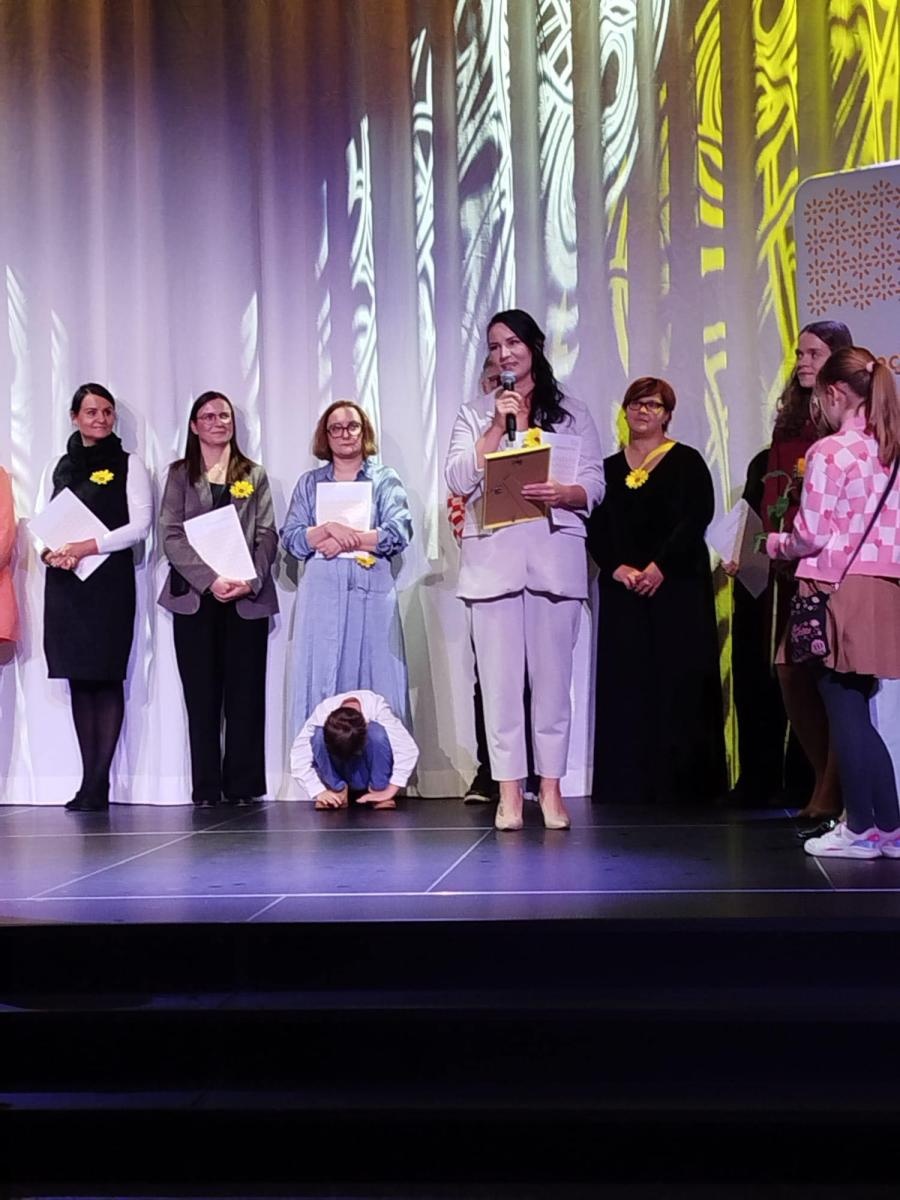 Zdjęcie w galerii na portalu naszraciborz.pl: Wyróżnienie dla Strefy SOWA w Raciborzu podczas gali Słoneczniki wiadomości z regionu