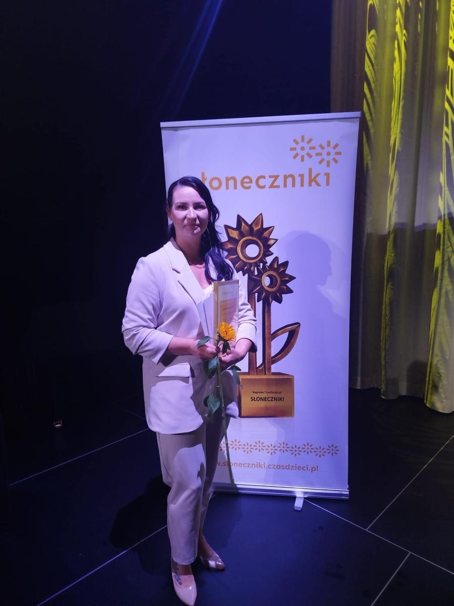 Zdjęcie w galerii na portalu naszraciborz.pl: Wyróżnienie dla Strefy SOWA w Raciborzu podczas gali Słoneczniki wiadomości z regionu