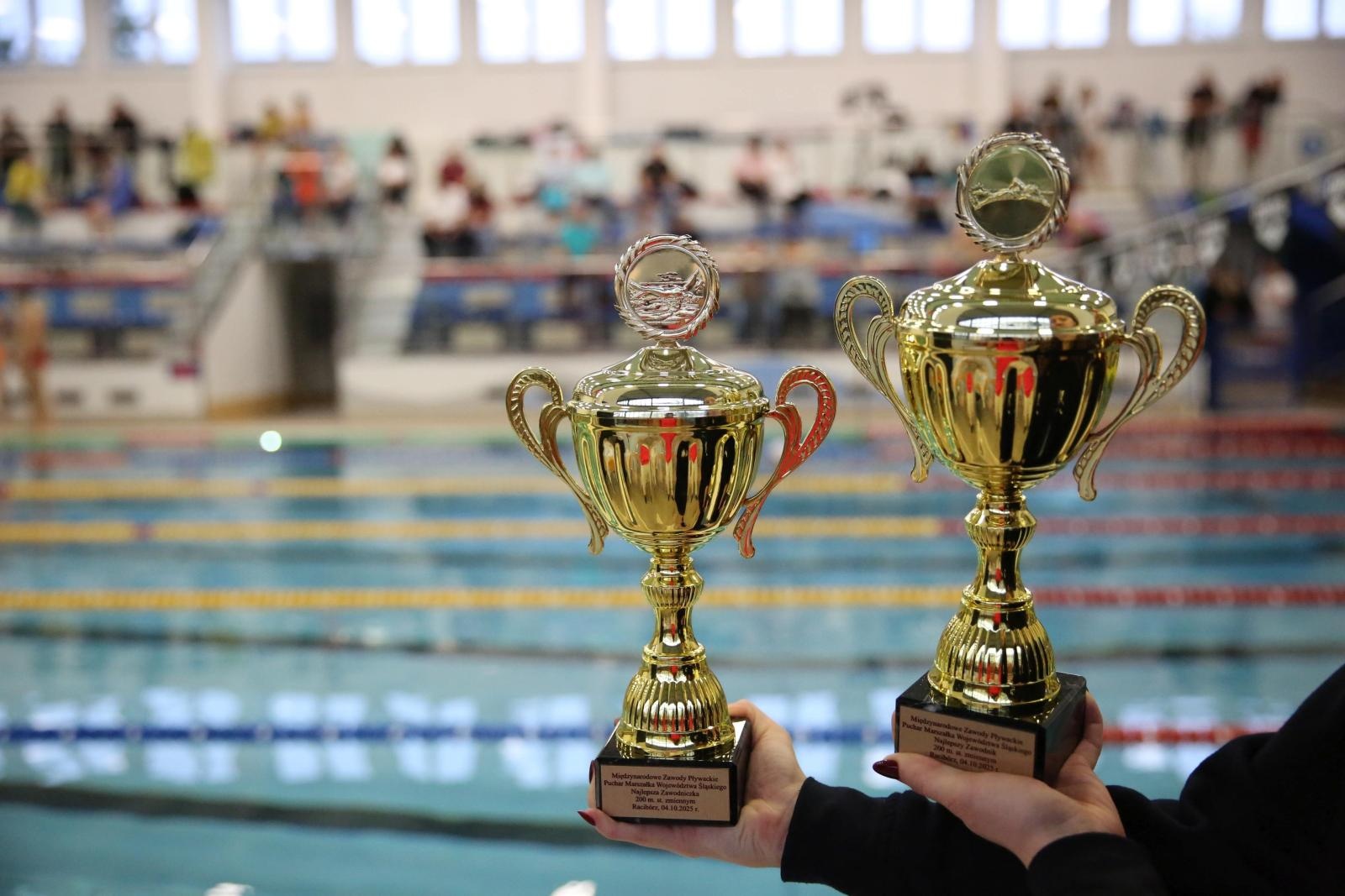 Zdjęcie w galerii na portalu naszraciborz.pl: Międzynarodowe Mistrzostwa w Pływaniu o Puchar Marszałka – sportowe święto w ZSOMS Racibórz wiadomości z regionu