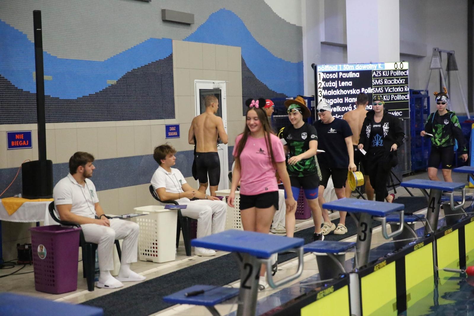 Zdjęcie w galerii na portalu naszraciborz.pl: Międzynarodowe Mistrzostwa w Pływaniu o Puchar Marszałka – sportowe święto w ZSOMS Racibórz wiadomości z regionu