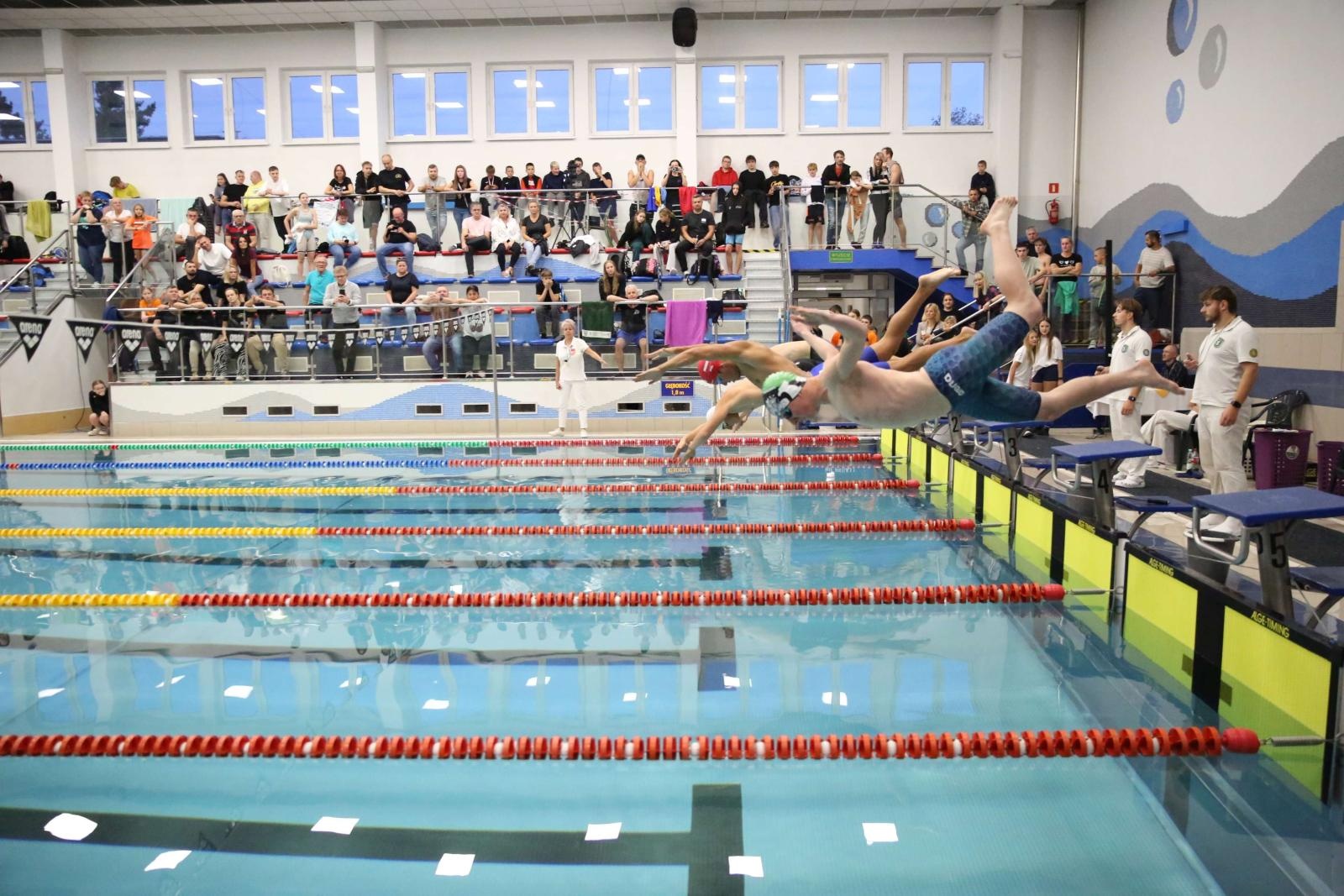 Zdjęcie w galerii na portalu naszraciborz.pl: Międzynarodowe Mistrzostwa w Pływaniu o Puchar Marszałka – sportowe święto w ZSOMS Racibórz wiadomości z regionu