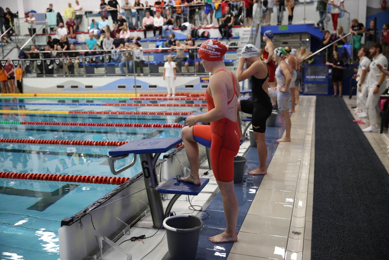 Zdjęcie w galerii na portalu naszraciborz.pl: Międzynarodowe Mistrzostwa w Pływaniu o Puchar Marszałka – sportowe święto w ZSOMS Racibórz wiadomości z regionu