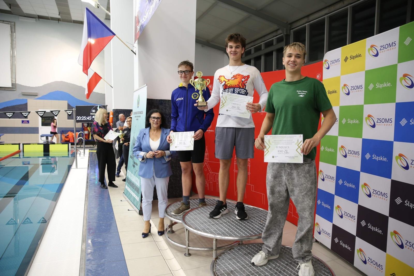 Zdjęcie w galerii na portalu naszraciborz.pl: Międzynarodowe Mistrzostwa w Pływaniu o Puchar Marszałka – sportowe święto w ZSOMS Racibórz wiadomości z regionu