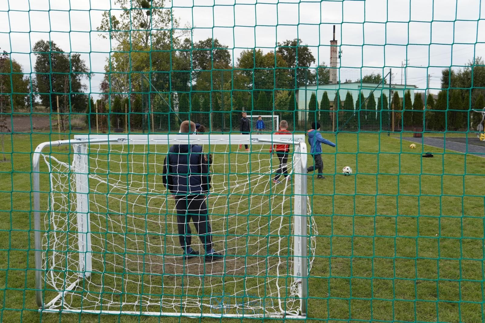 Zdjęcie w galerii na portalu naszraciborz.pl: Nowy skwer w Pietrowicach Wielkich miejscem spotkań mieszkańców wiadomości z regionu