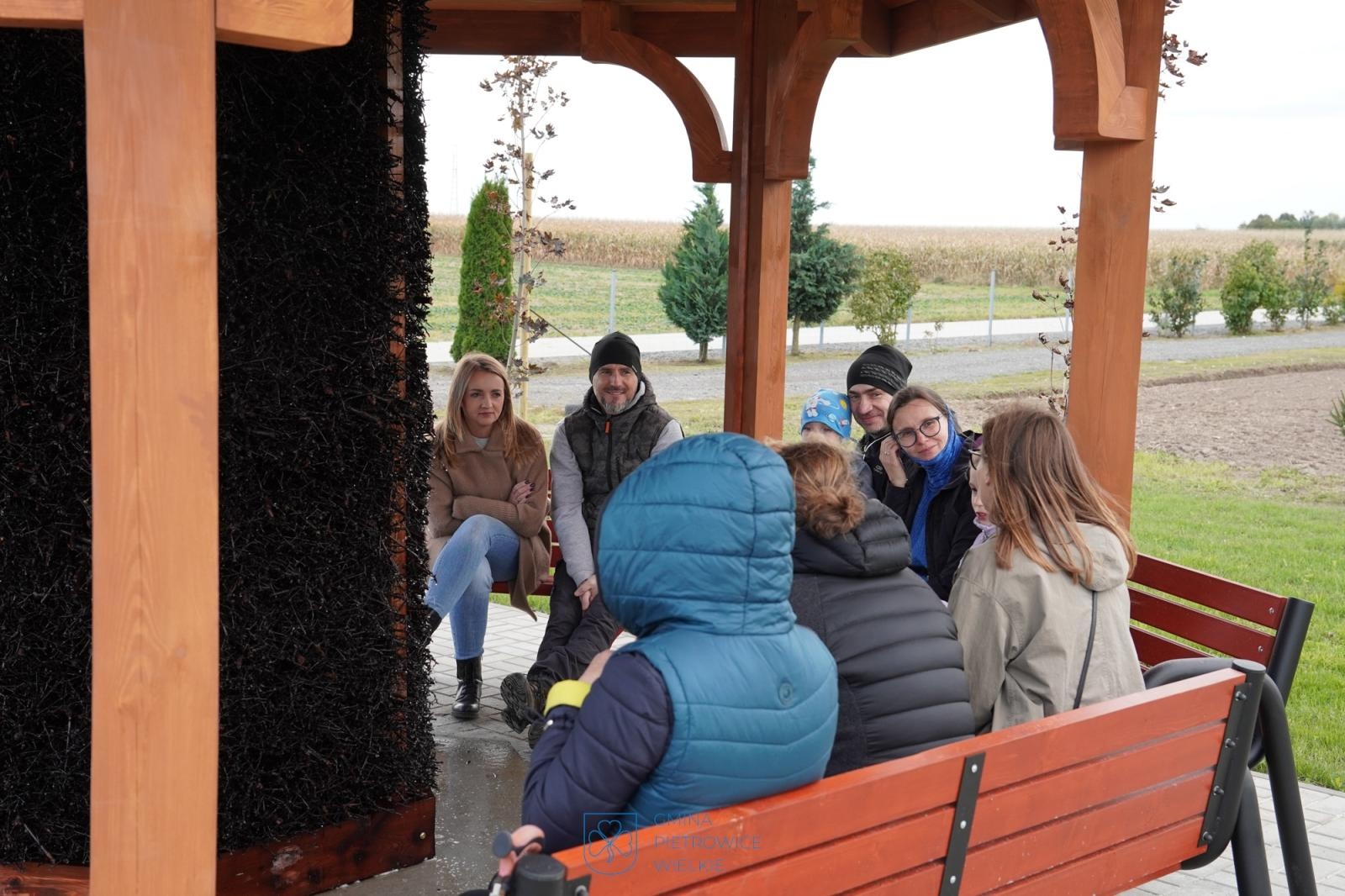 Zdjęcie w galerii na portalu naszraciborz.pl: Nowy skwer w Pietrowicach Wielkich miejscem spotkań mieszkańców wiadomości z regionu