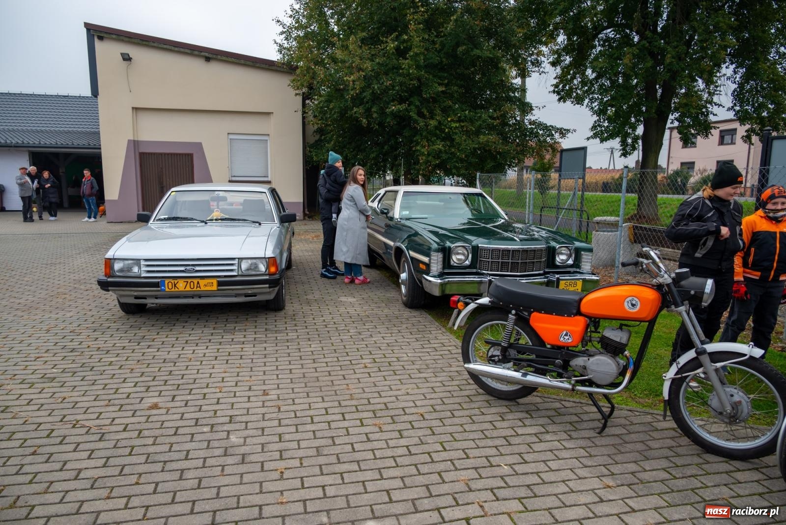 Zdjęcie w galerii na portalu naszraciborz.pl: Jesienny zlot pojazdów zabytkowych w Zabełkowie na zamknięcie sezonu motorowego wiadomości z regionu