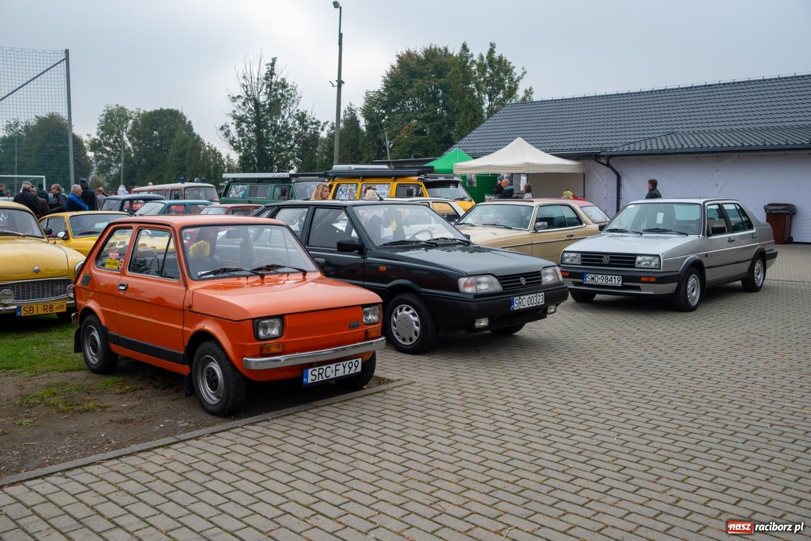 Zdjęcie w galerii na portalu naszraciborz.pl: Jesienny zlot pojazdów zabytkowych w Zabełkowie na zamknięcie sezonu motorowego wiadomości z regionu