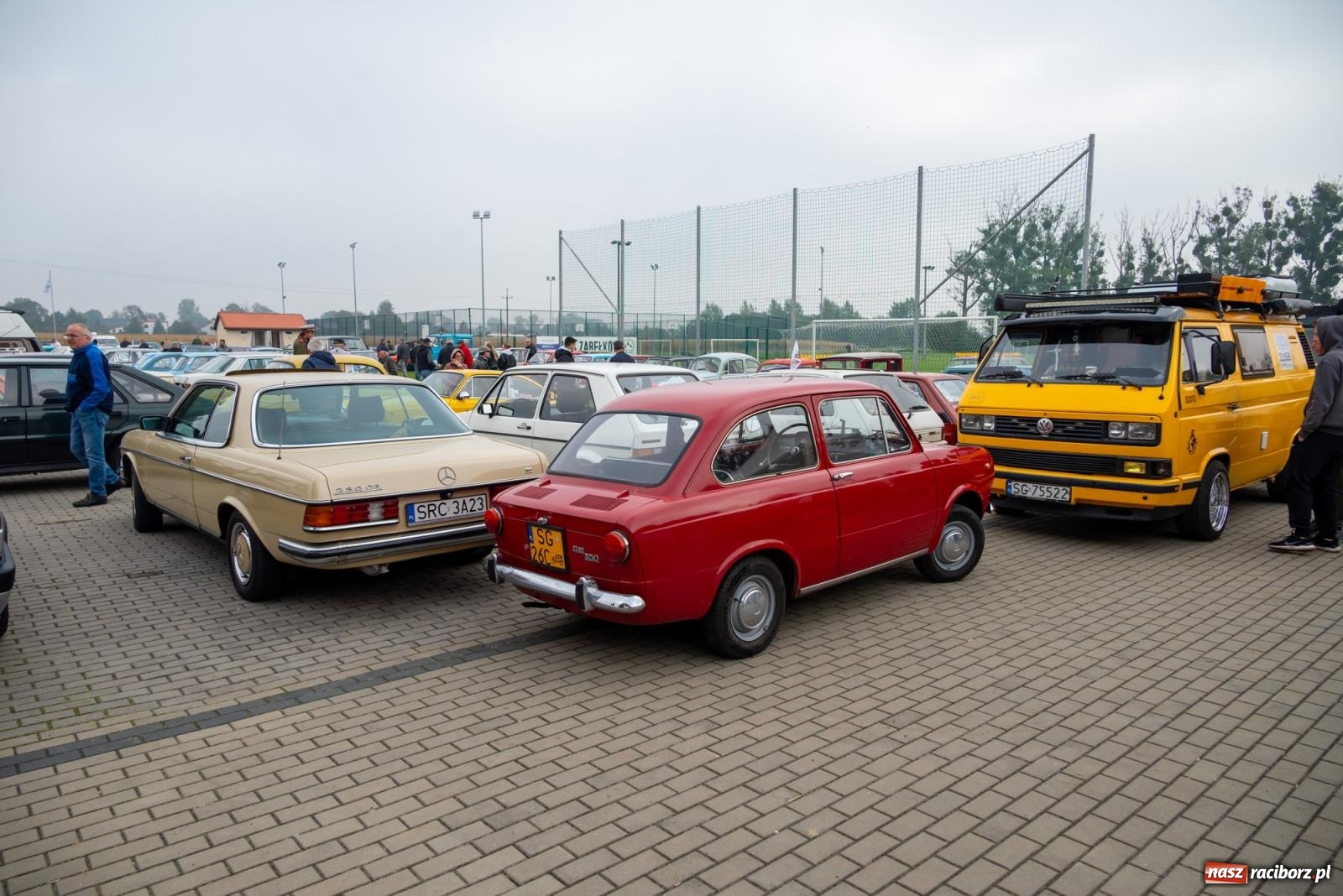 Zdjęcie w galerii na portalu naszraciborz.pl: Jesienny zlot pojazdów zabytkowych w Zabełkowie na zamknięcie sezonu motorowego wiadomości z regionu