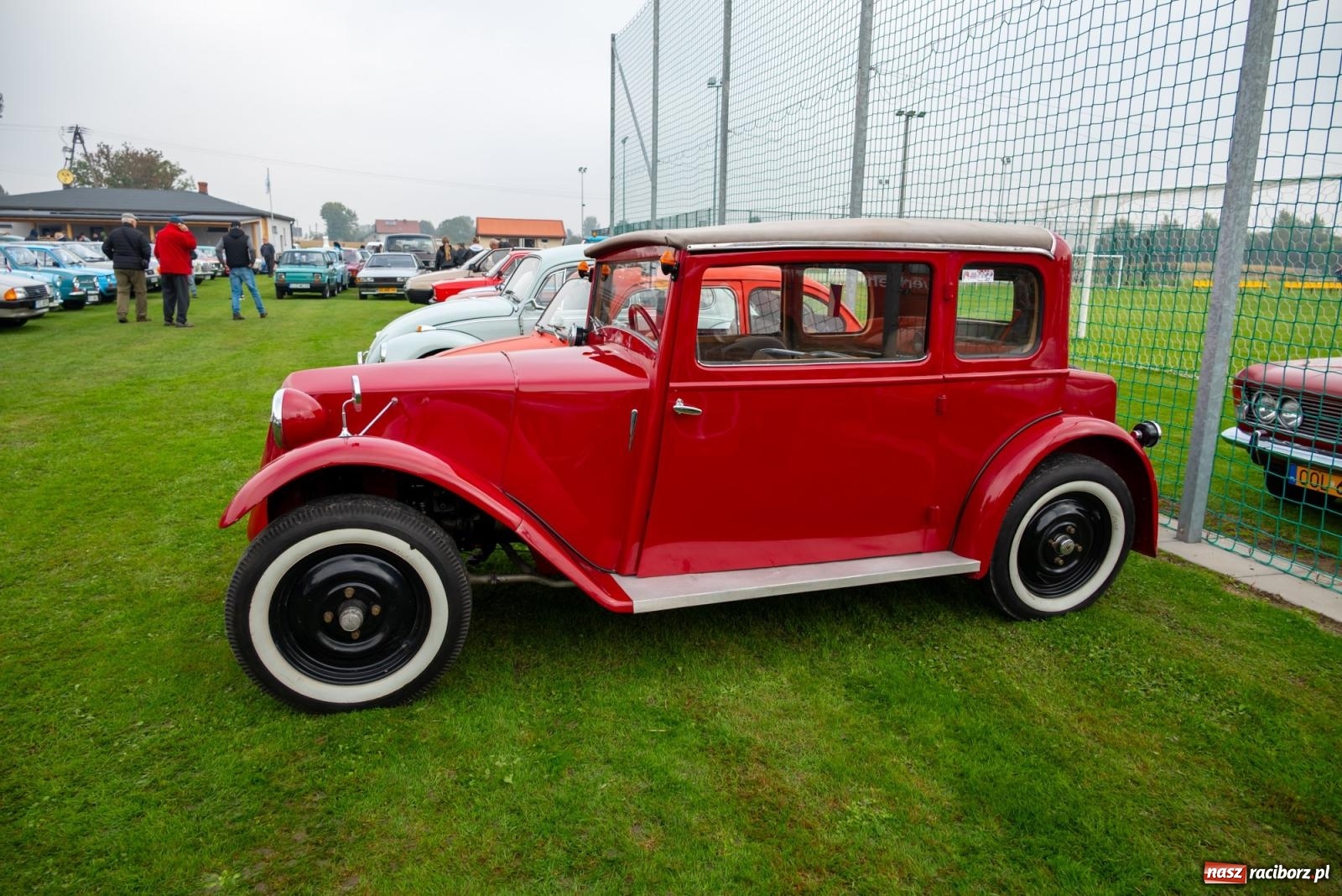 Zdjęcie w galerii na portalu naszraciborz.pl: Jesienny zlot pojazdów zabytkowych w Zabełkowie na zamknięcie sezonu motorowego wiadomości z regionu