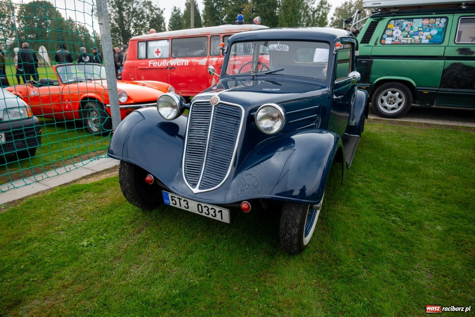 Zdjęcie w galerii na portalu naszraciborz.pl: Jesienny zlot pojazdów zabytkowych w Zabełkowie na zamknięcie sezonu motorowego wiadomości z regionu