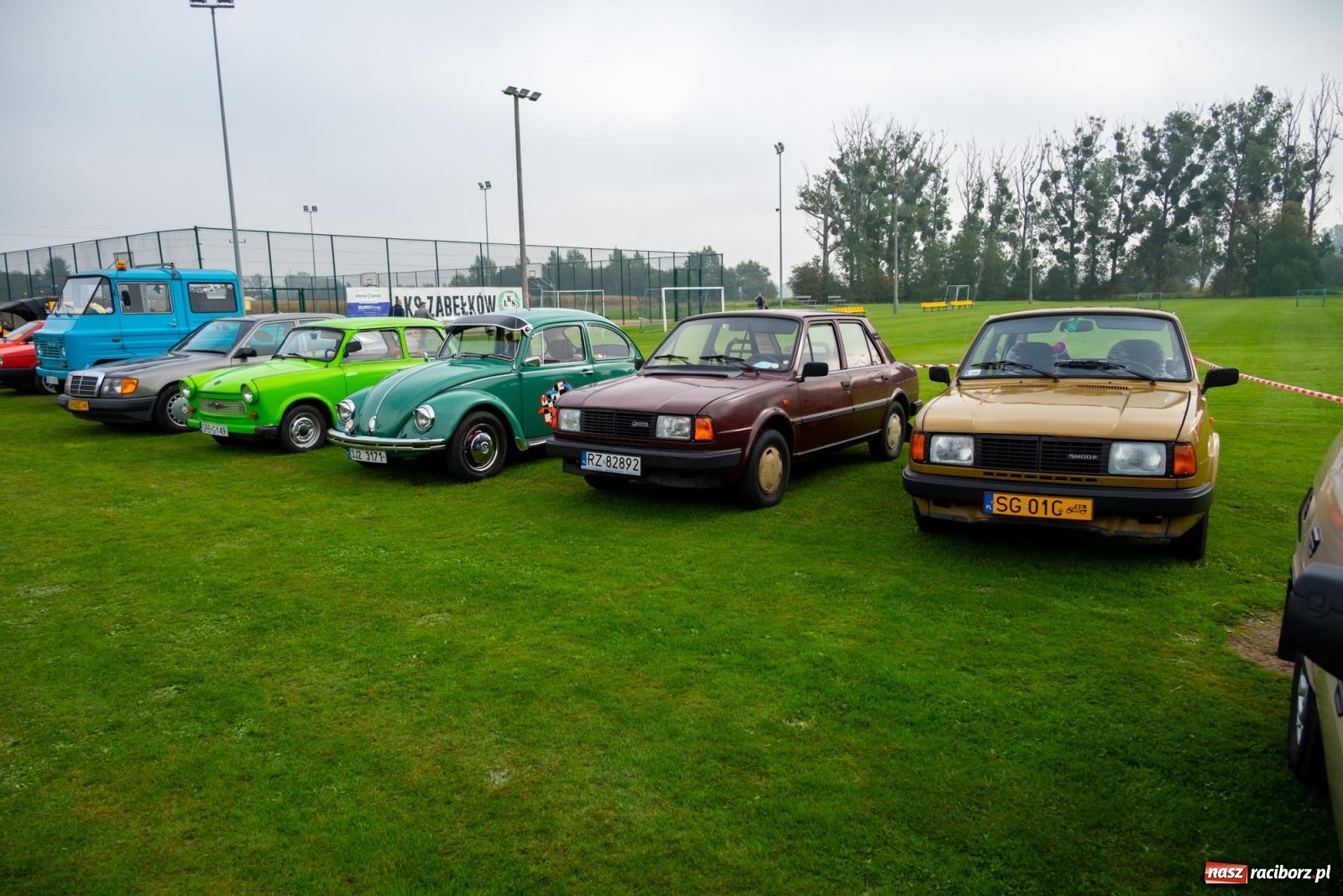 Zdjęcie w galerii na portalu naszraciborz.pl: Jesienny zlot pojazdów zabytkowych w Zabełkowie na zamknięcie sezonu motorowego wiadomości z regionu