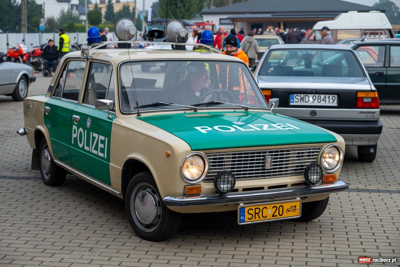 Zdjęcie w galerii na portalu naszraciborz.pl: Jesienny zlot pojazdów zabytkowych w Zabełkowie na zamknięcie sezonu motorowego wiadomości z regionu