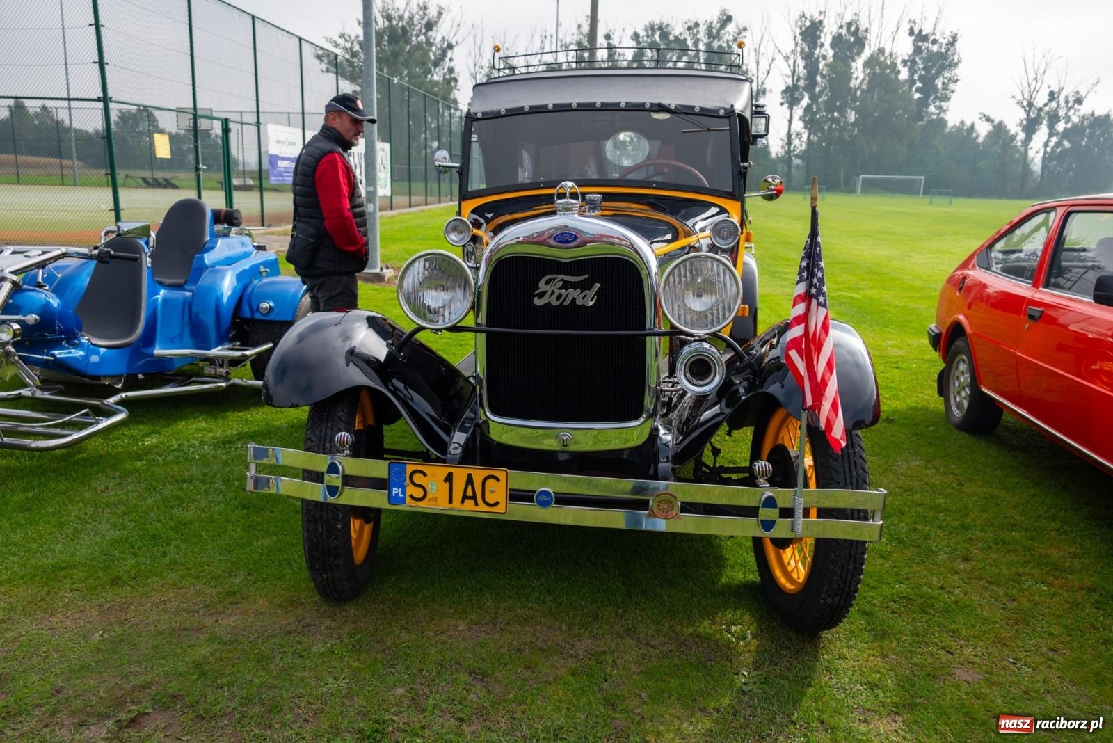 Zdjęcie w galerii na portalu naszraciborz.pl: Jesienny zlot pojazdów zabytkowych w Zabełkowie na zamknięcie sezonu motorowego wiadomości z regionu