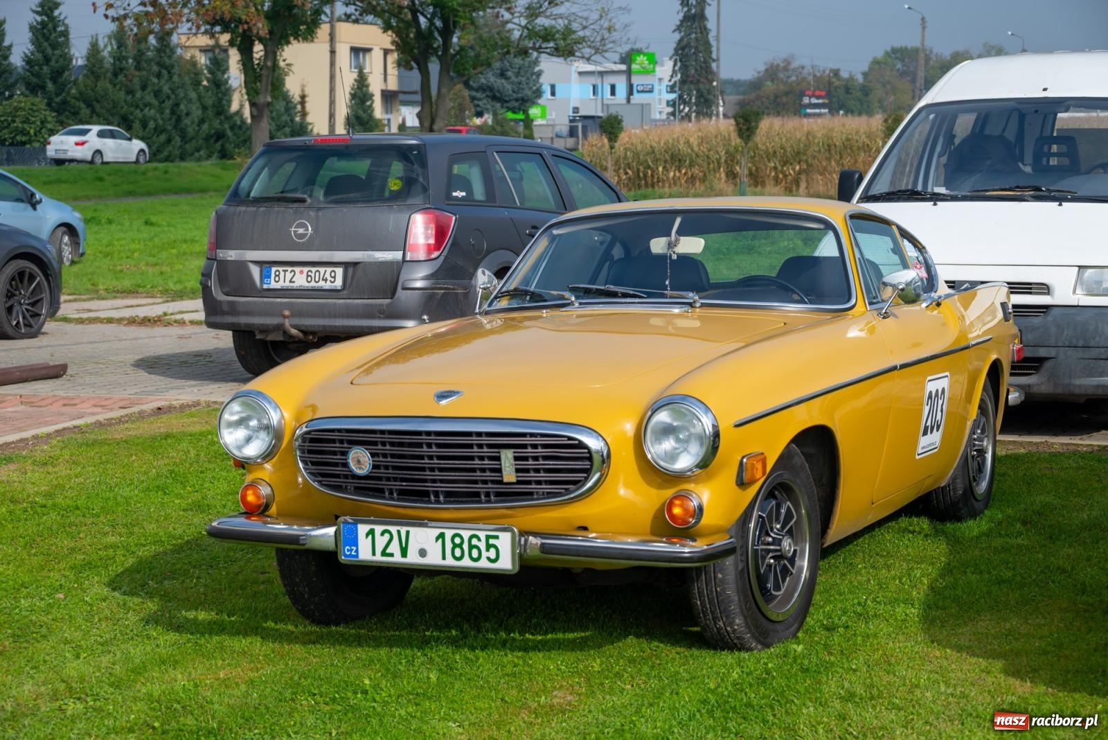 Zdjęcie w galerii na portalu naszraciborz.pl: Jesienny zlot pojazdów zabytkowych w Zabełkowie na zamknięcie sezonu motorowego wiadomości z regionu