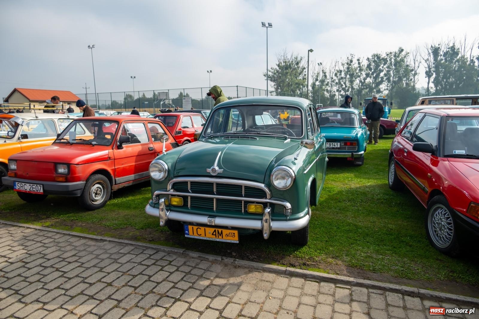 Zdjęcie w galerii na portalu naszraciborz.pl: Jesienny zlot pojazdów zabytkowych w Zabełkowie na zamknięcie sezonu motorowego wiadomości z regionu
