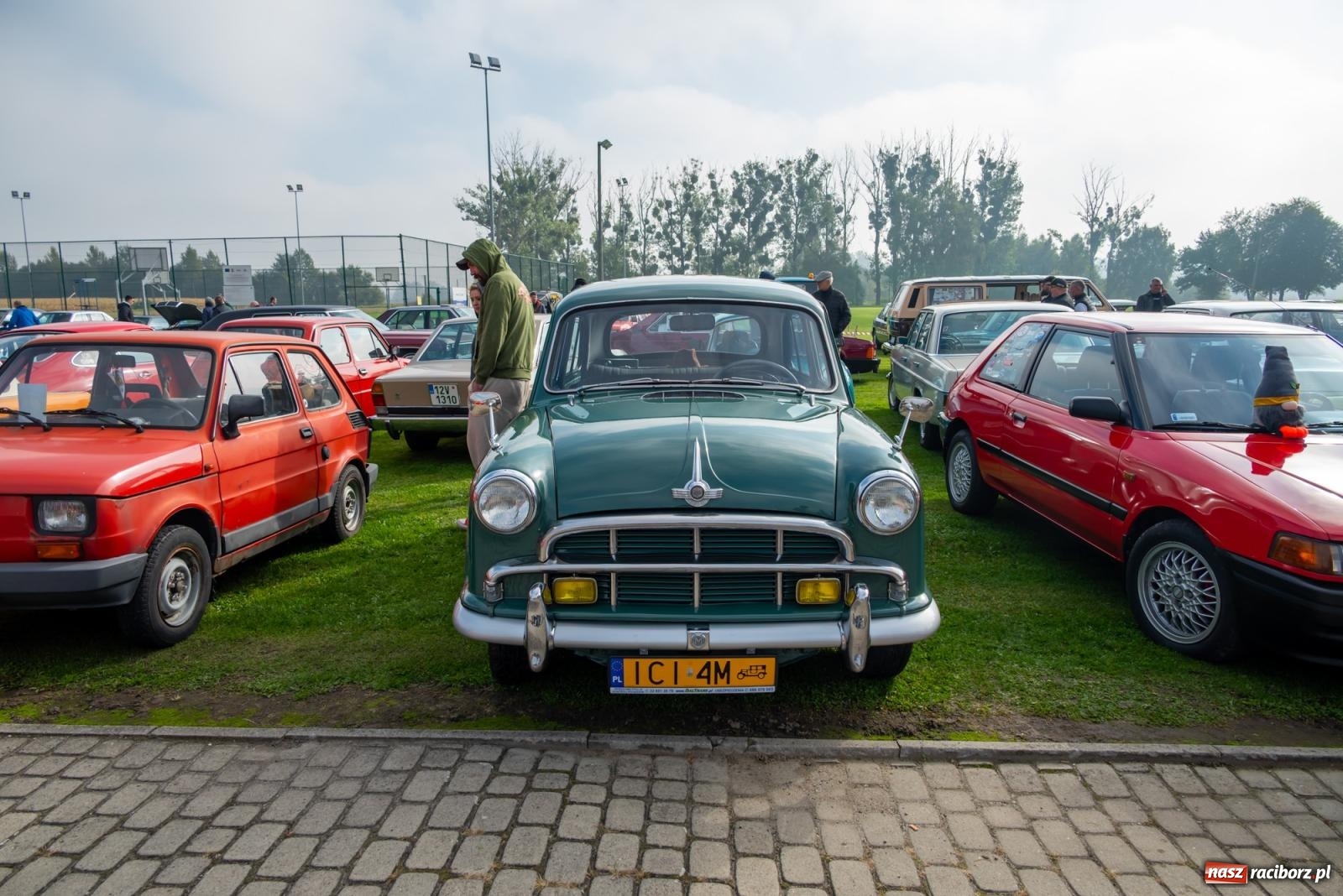 Zdjęcie w galerii na portalu naszraciborz.pl: Jesienny zlot pojazdów zabytkowych w Zabełkowie na zamknięcie sezonu motorowego wiadomości z regionu