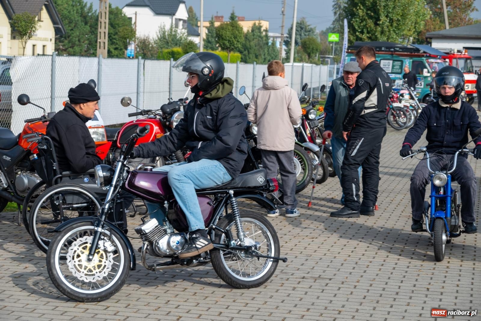 Zdjęcie w galerii na portalu naszraciborz.pl: Jesienny zlot pojazdów zabytkowych w Zabełkowie na zamknięcie sezonu motorowego wiadomości z regionu