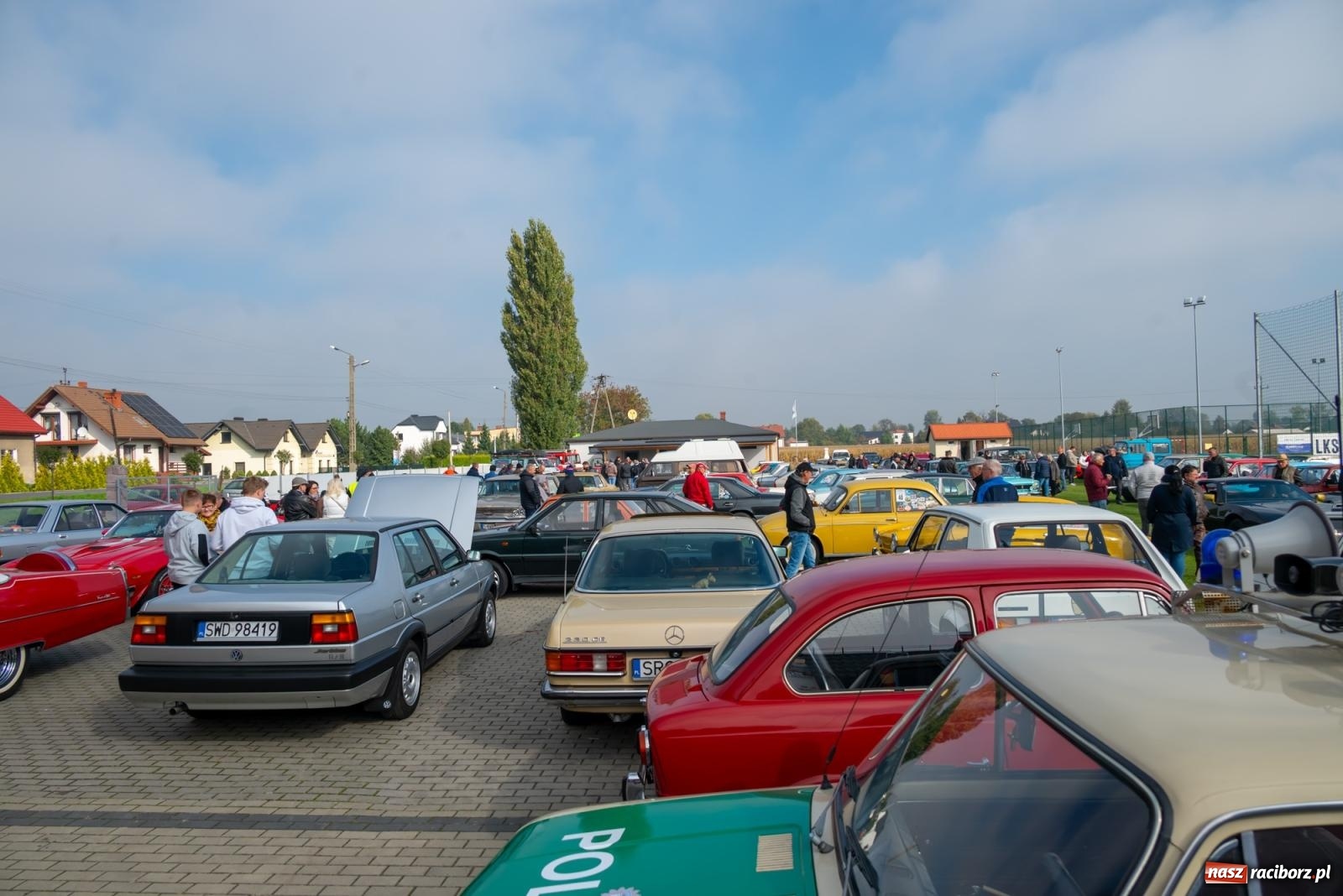 Zdjęcie w galerii na portalu naszraciborz.pl: Jesienny zlot pojazdów zabytkowych w Zabełkowie na zamknięcie sezonu motorowego wiadomości z regionu