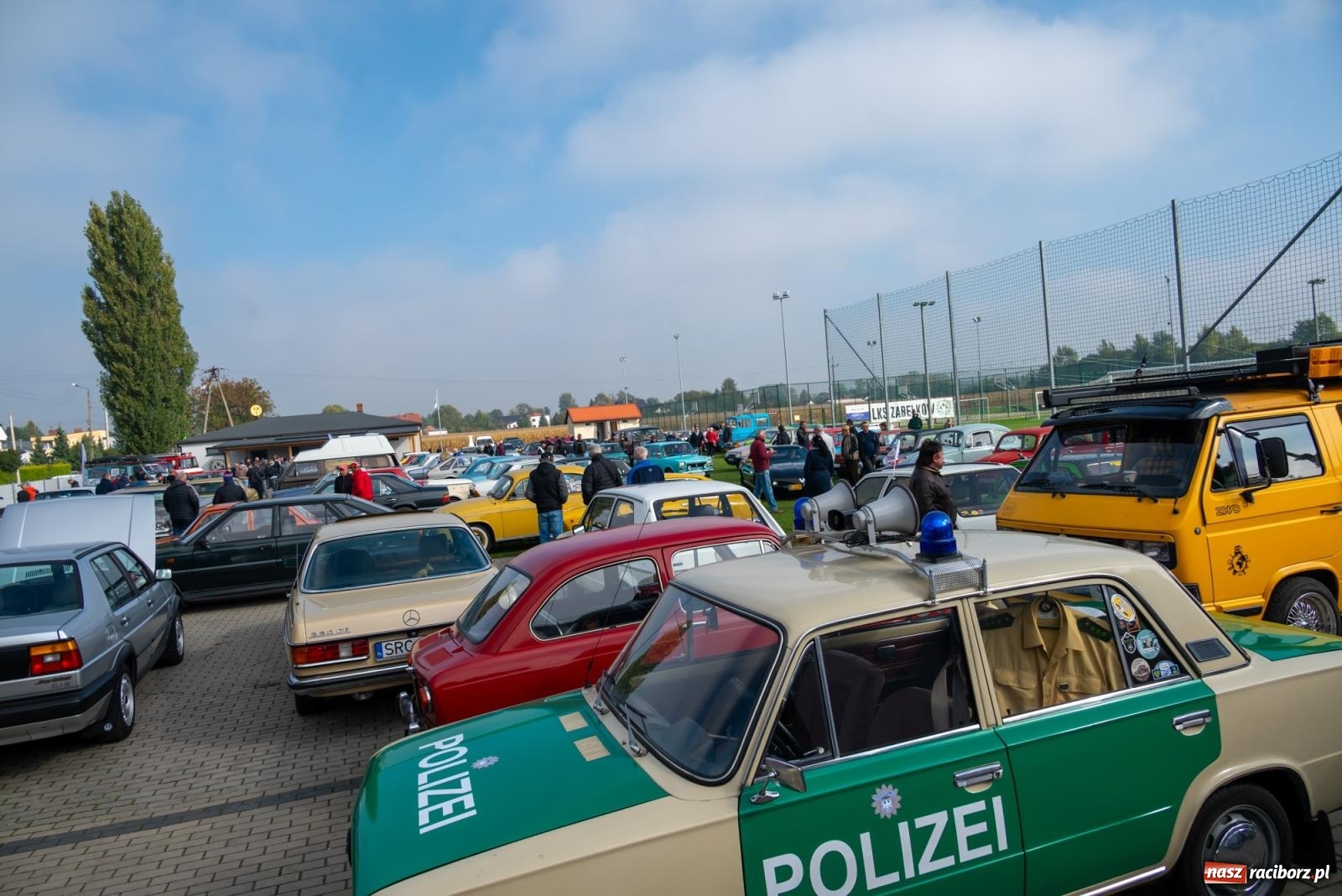 Zdjęcie w galerii na portalu naszraciborz.pl: Jesienny zlot pojazdów zabytkowych w Zabełkowie na zamknięcie sezonu motorowego wiadomości z regionu