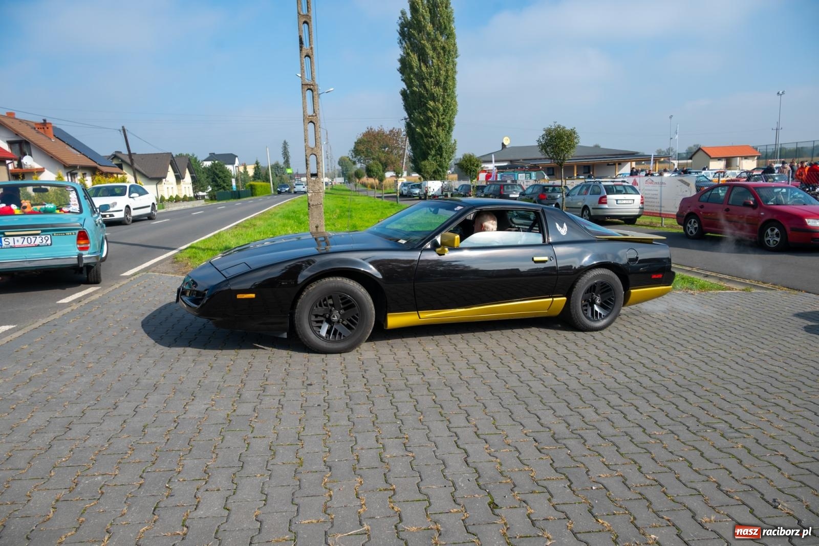 Zdjęcie w galerii na portalu naszraciborz.pl: Jesienny zlot pojazdów zabytkowych w Zabełkowie na zamknięcie sezonu motorowego wiadomości z regionu