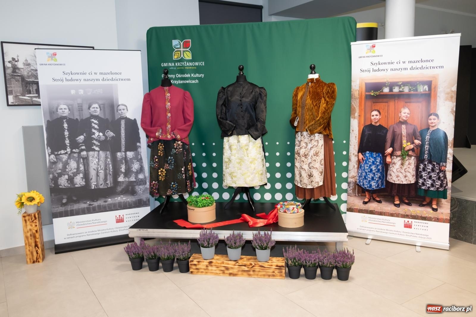 Zdjęcie w galerii na portalu naszraciborz.pl: Śląski strój w nowoczesnym wydaniu. Zakończenie projektu Szykownie ci w mazelonce w Tworkowie wiadomości z regionu