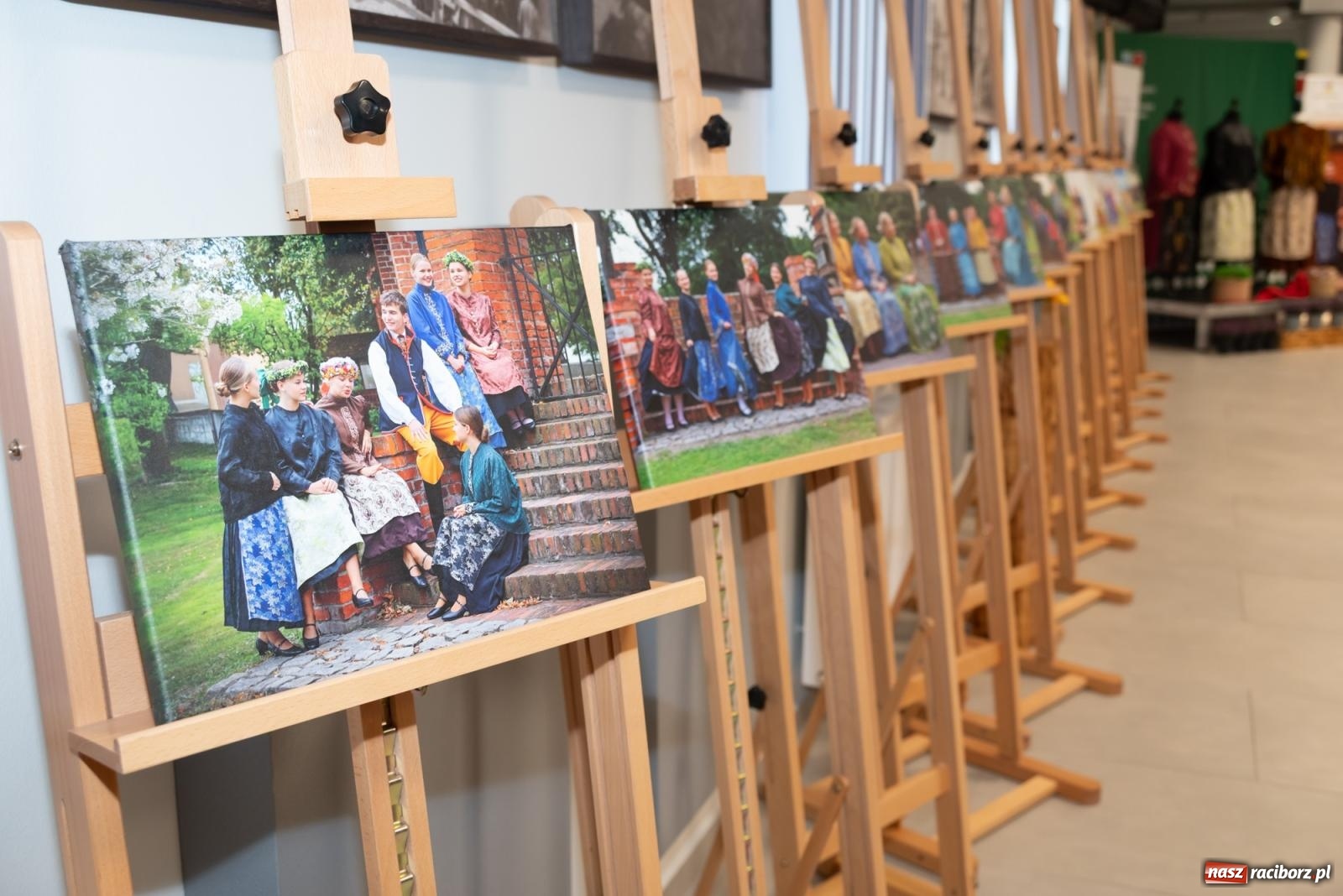 Zdjęcie w galerii na portalu naszraciborz.pl: Śląski strój w nowoczesnym wydaniu. Zakończenie projektu Szykownie ci w mazelonce w Tworkowie wiadomości z regionu