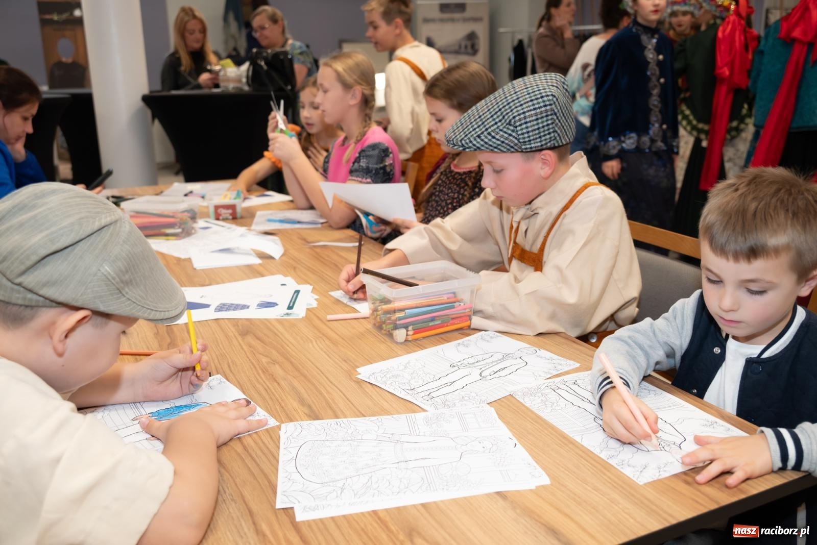 Zdjęcie w galerii na portalu naszraciborz.pl: Śląski strój w nowoczesnym wydaniu. Zakończenie projektu Szykownie ci w mazelonce w Tworkowie wiadomości z regionu