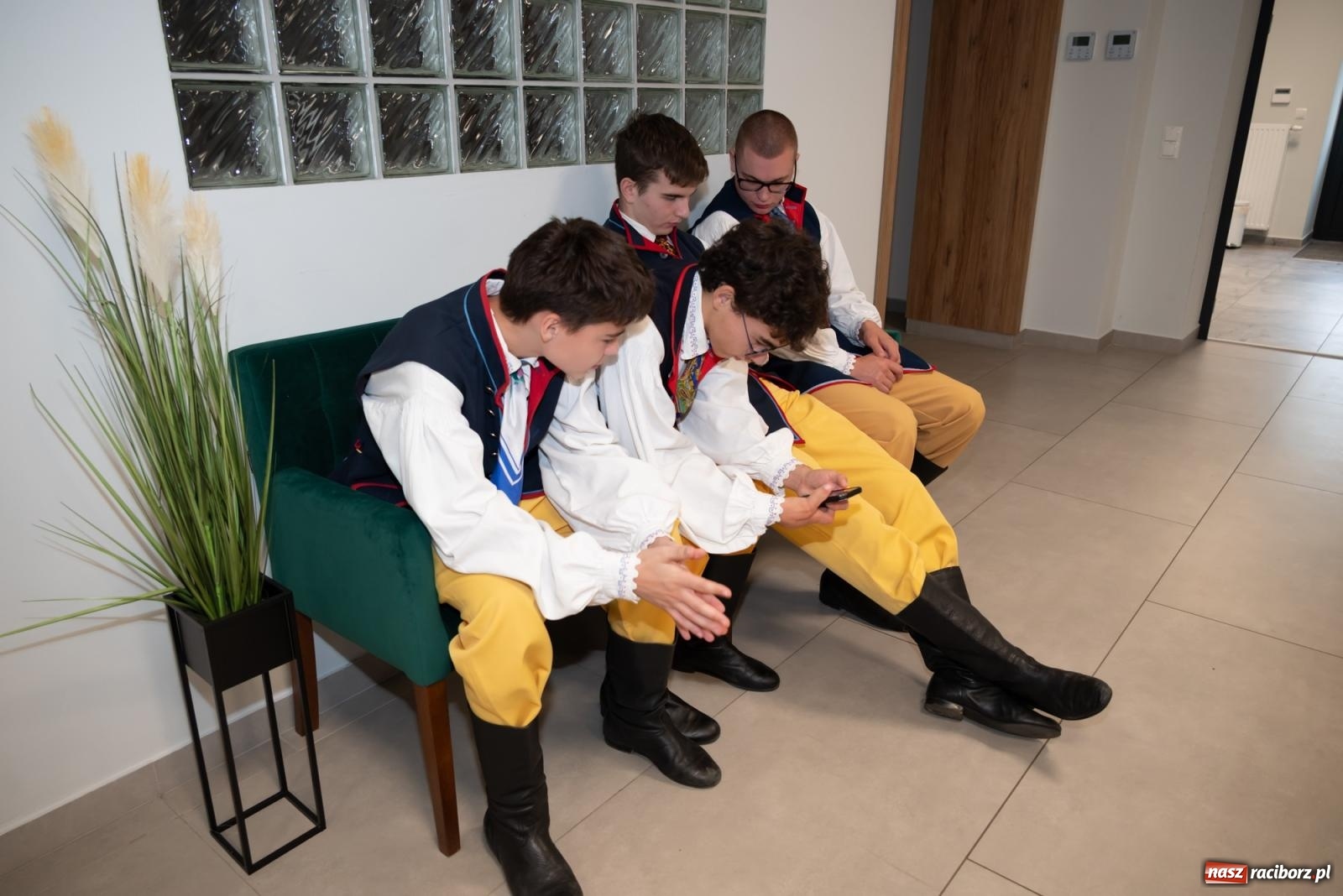 Zdjęcie w galerii na portalu naszraciborz.pl: Śląski strój w nowoczesnym wydaniu. Zakończenie projektu Szykownie ci w mazelonce w Tworkowie wiadomości z regionu