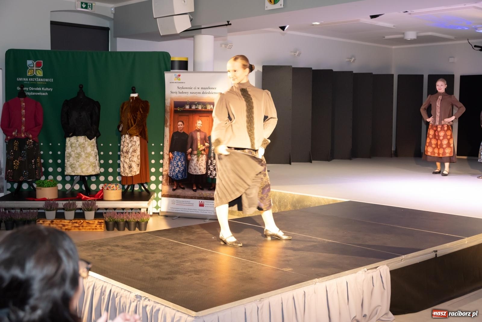 Zdjęcie w galerii na portalu naszraciborz.pl: Śląski strój w nowoczesnym wydaniu. Zakończenie projektu Szykownie ci w mazelonce w Tworkowie wiadomości z regionu