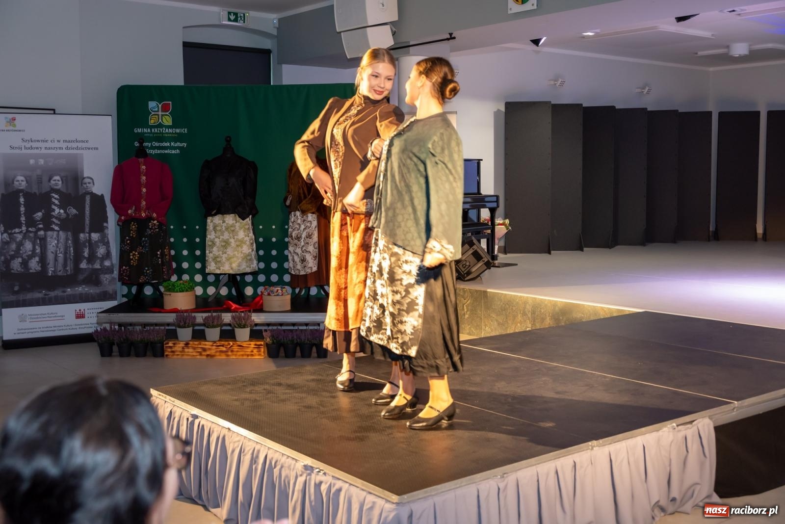 Zdjęcie w galerii na portalu naszraciborz.pl: Śląski strój w nowoczesnym wydaniu. Zakończenie projektu Szykownie ci w mazelonce w Tworkowie wiadomości z regionu