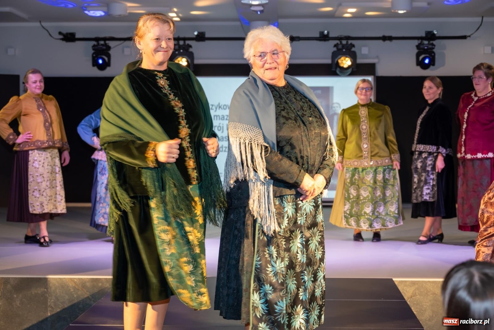 Zdjęcie w galerii na portalu naszraciborz.pl: Śląski strój w nowoczesnym wydaniu. Zakończenie projektu Szykownie ci w mazelonce w Tworkowie wiadomości z regionu