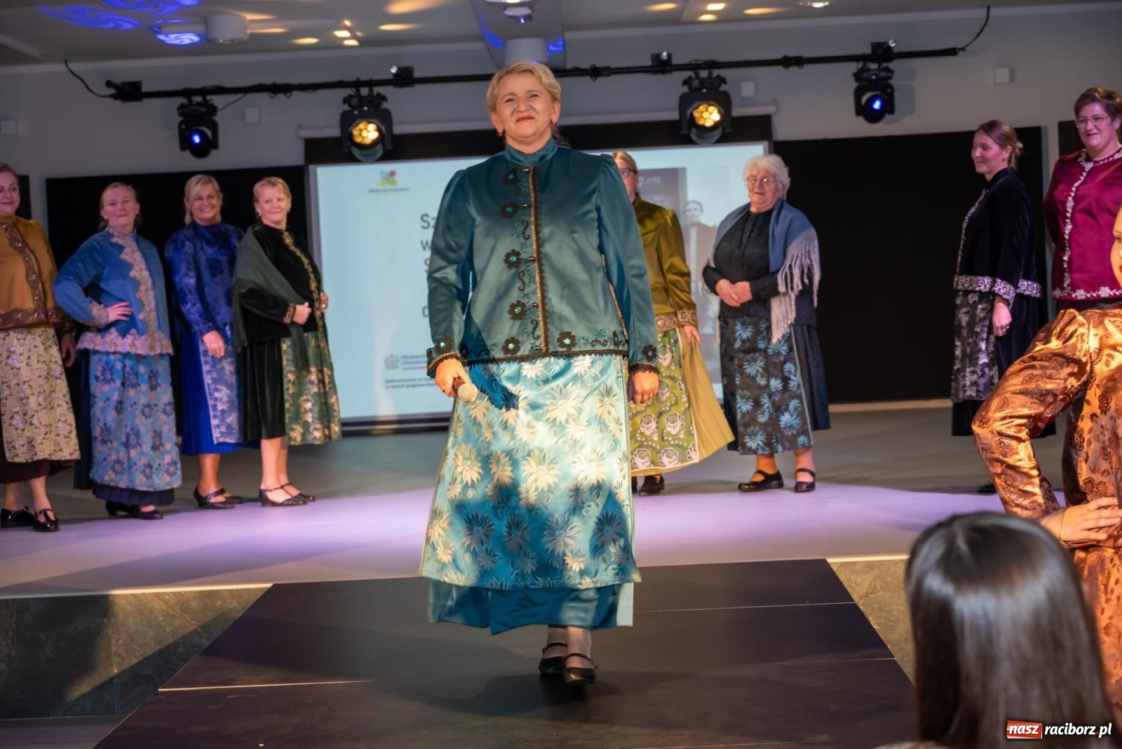 Zdjęcie w galerii na portalu naszraciborz.pl: Śląski strój w nowoczesnym wydaniu. Zakończenie projektu Szykownie ci w mazelonce w Tworkowie wiadomości z regionu