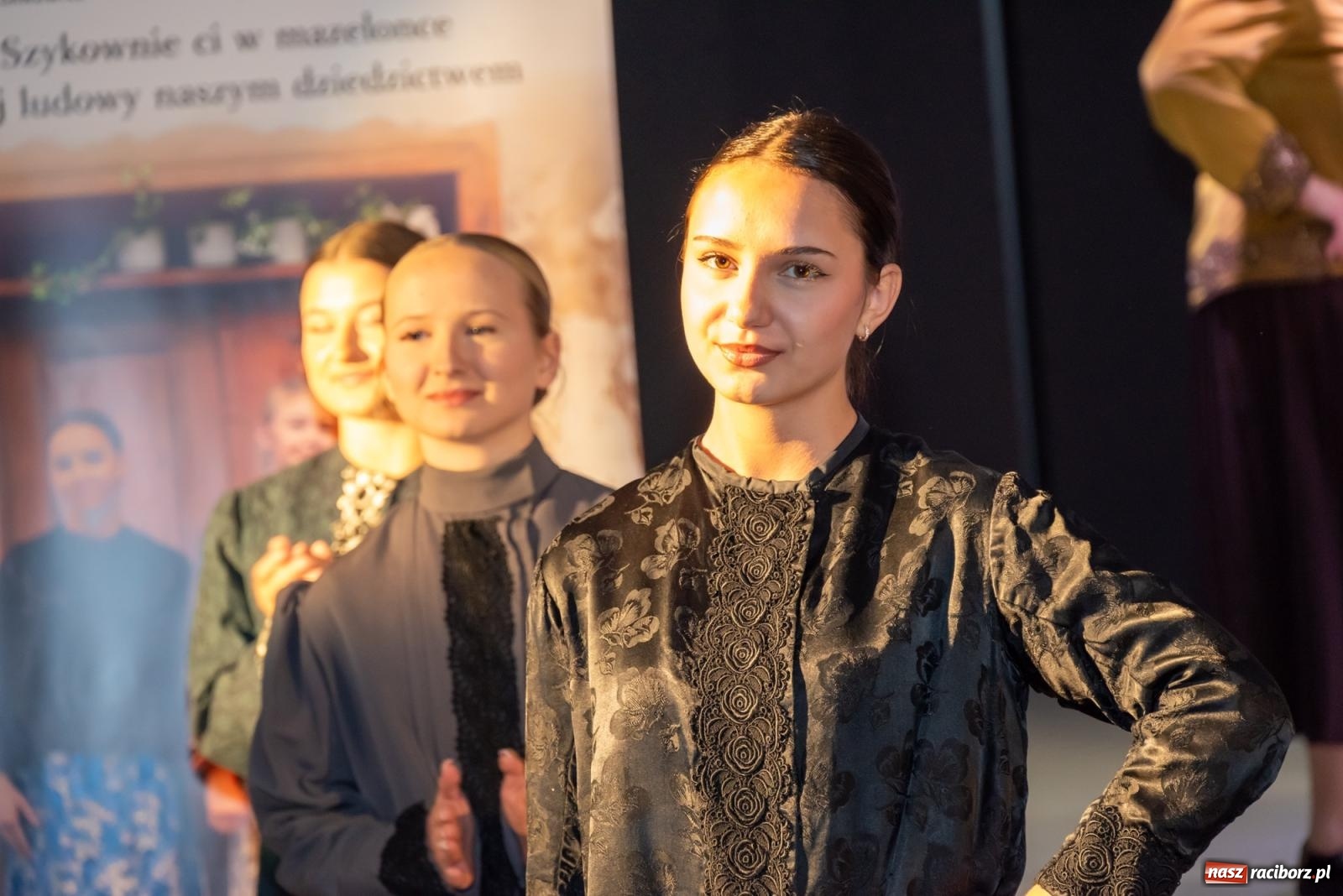 Zdjęcie w galerii na portalu naszraciborz.pl: Śląski strój w nowoczesnym wydaniu. Zakończenie projektu Szykownie ci w mazelonce w Tworkowie wiadomości z regionu