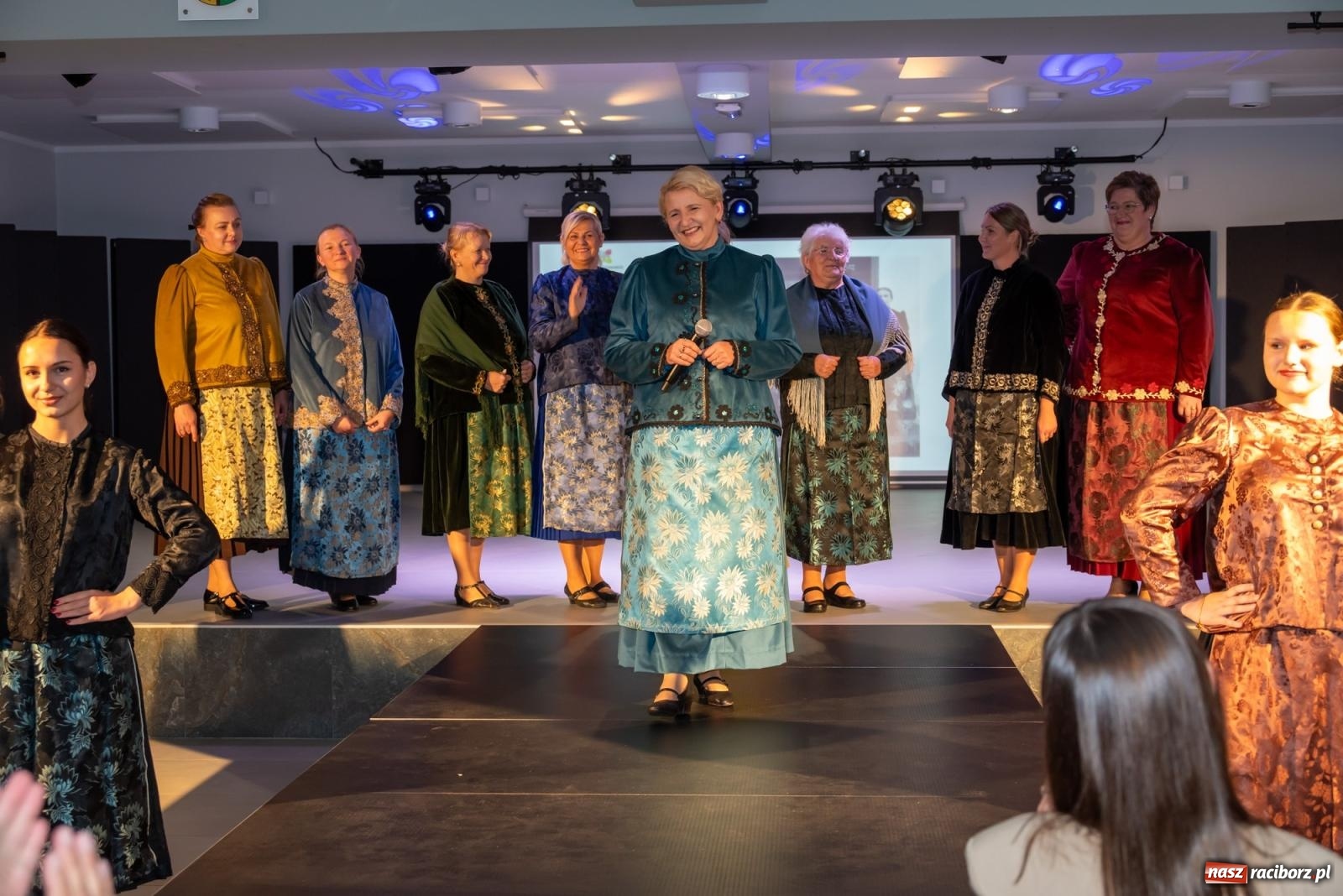 Zdjęcie w galerii na portalu naszraciborz.pl: Śląski strój w nowoczesnym wydaniu. Zakończenie projektu Szykownie ci w mazelonce w Tworkowie wiadomości z regionu