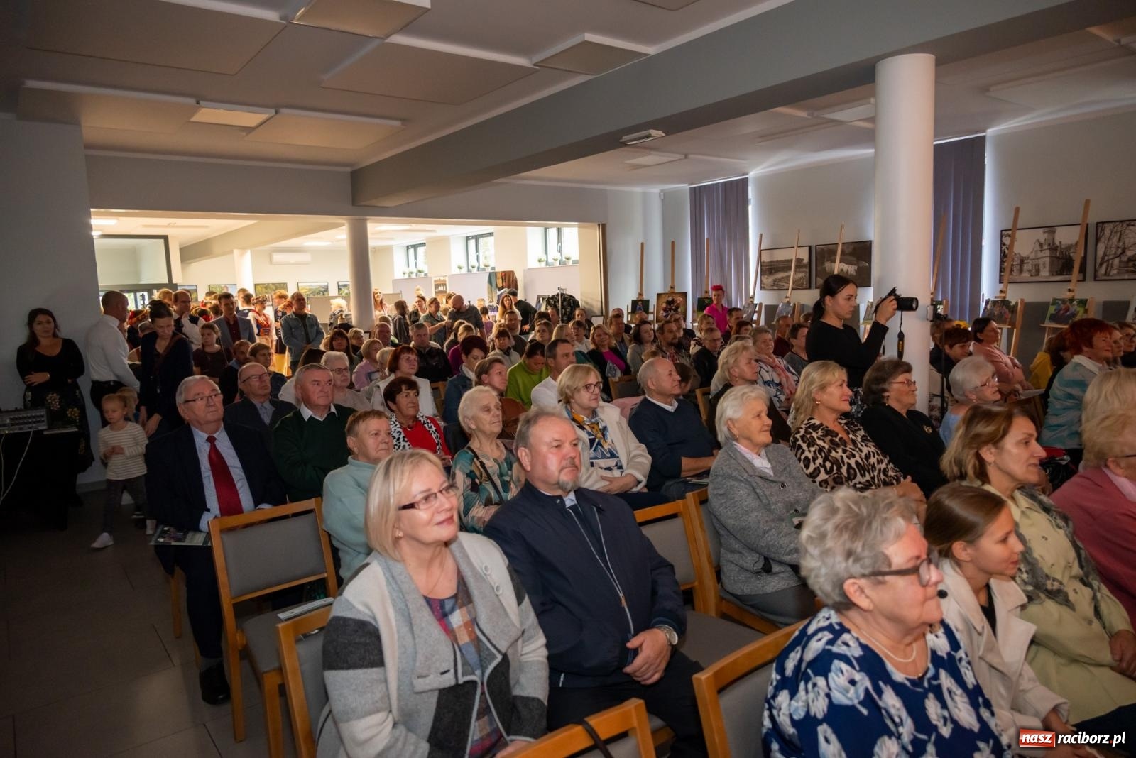 Zdjęcie w galerii na portalu naszraciborz.pl: Śląski strój w nowoczesnym wydaniu. Zakończenie projektu Szykownie ci w mazelonce w Tworkowie wiadomości z regionu