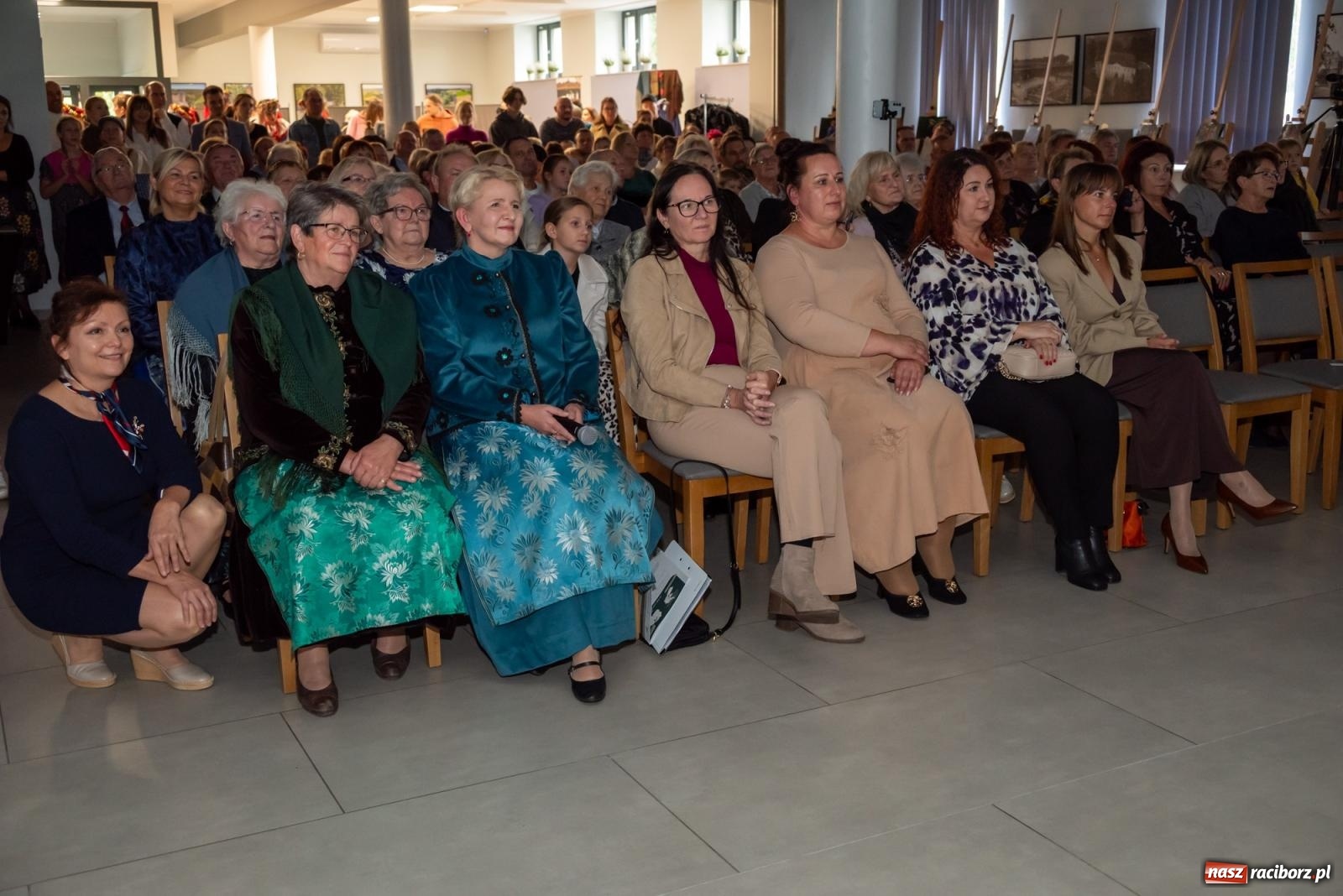 Zdjęcie w galerii na portalu naszraciborz.pl: Śląski strój w nowoczesnym wydaniu. Zakończenie projektu Szykownie ci w mazelonce w Tworkowie wiadomości z regionu
