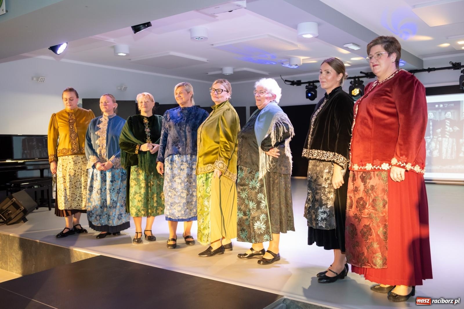 Zdjęcie w galerii na portalu naszraciborz.pl: Śląski strój w nowoczesnym wydaniu. Zakończenie projektu Szykownie ci w mazelonce w Tworkowie wiadomości z regionu