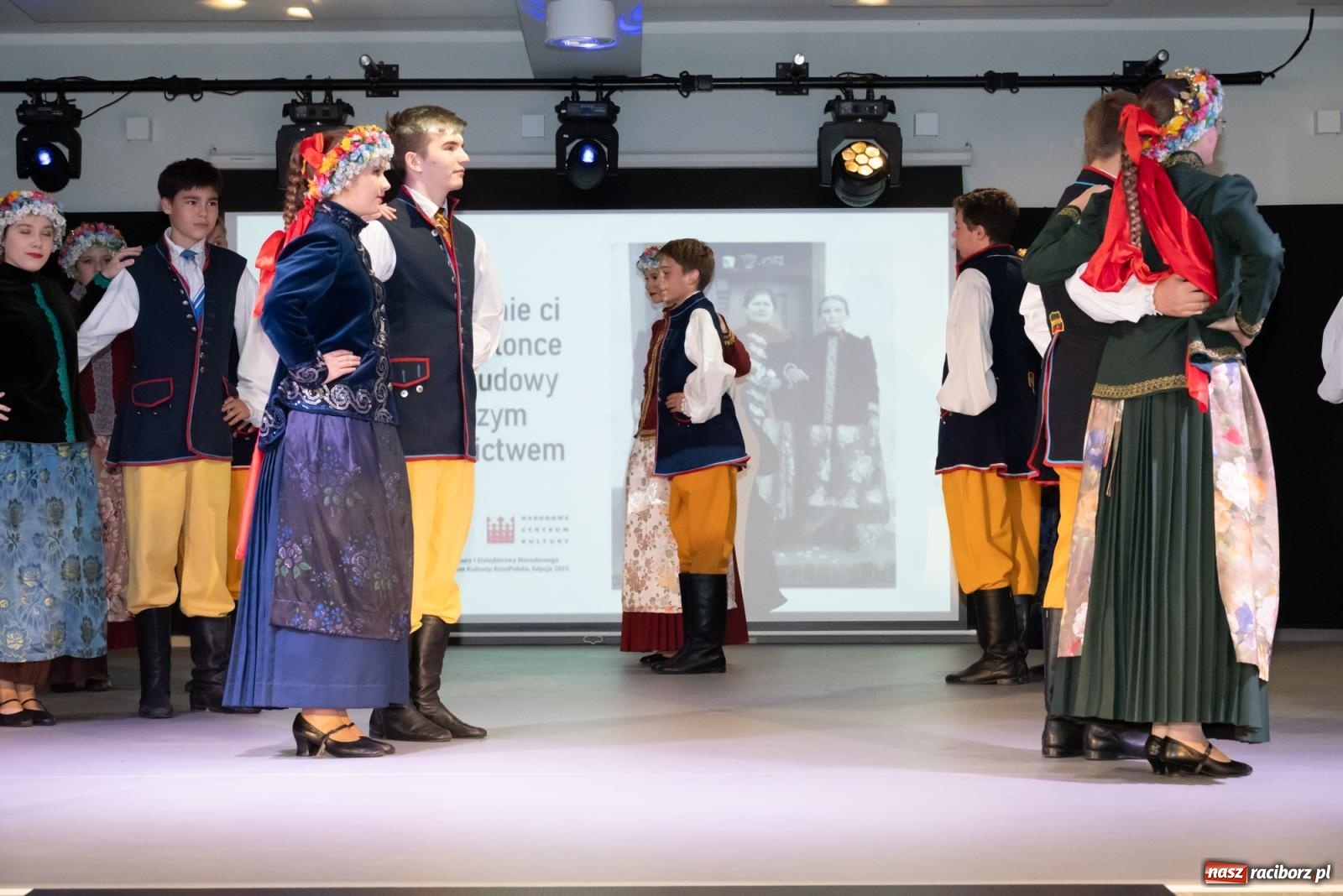 Zdjęcie w galerii na portalu naszraciborz.pl: Śląski strój w nowoczesnym wydaniu. Zakończenie projektu Szykownie ci w mazelonce w Tworkowie wiadomości z regionu